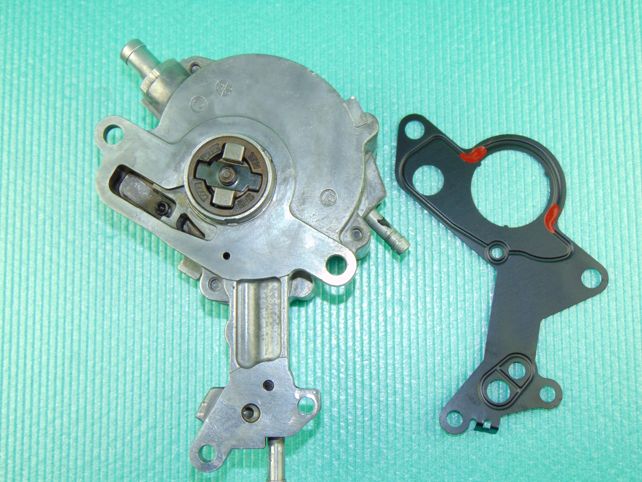 Pompa Vacum paliwa podciśnienia 1,4TDI 1,9TDI 2,0TDI BOSCH +Uszczelka Producent części Bosch