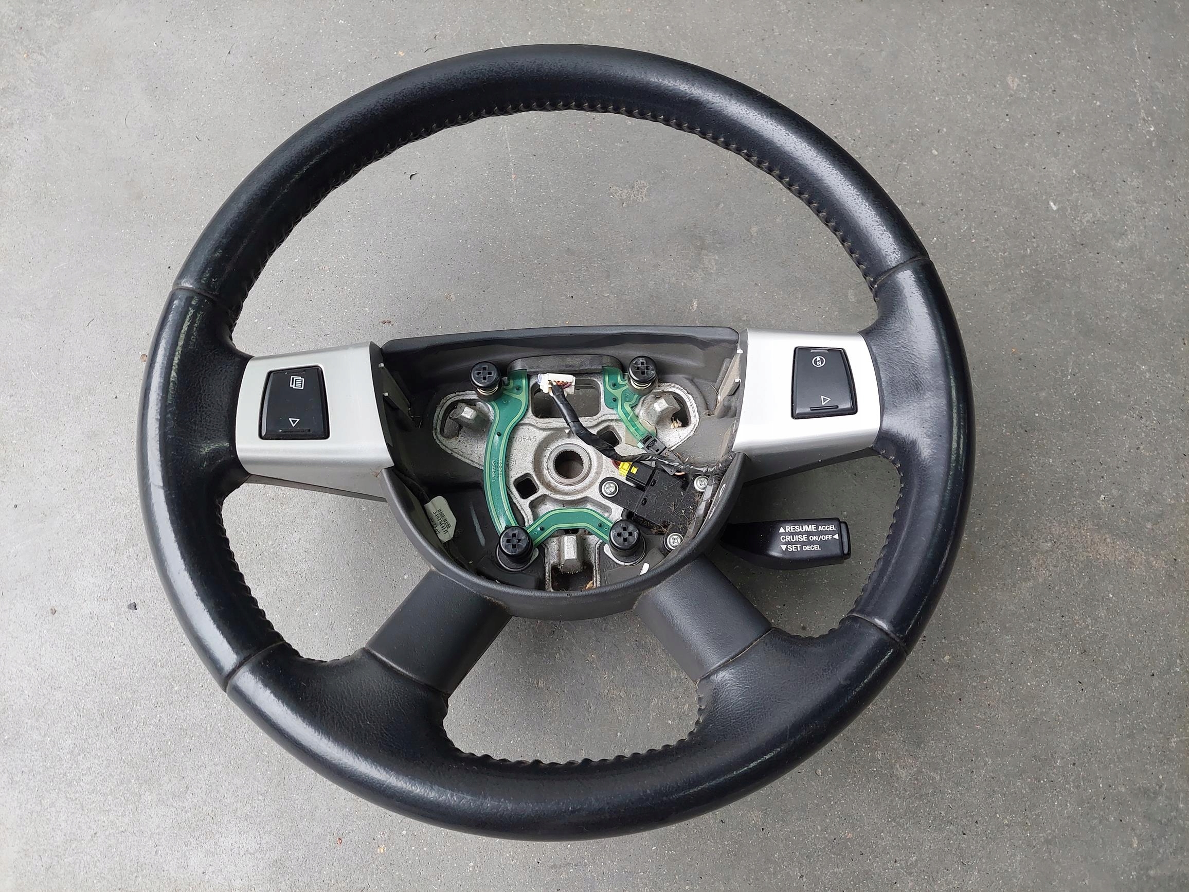 Volant MULTIFUNKCJA DODGE NITRO 2.8 CRD