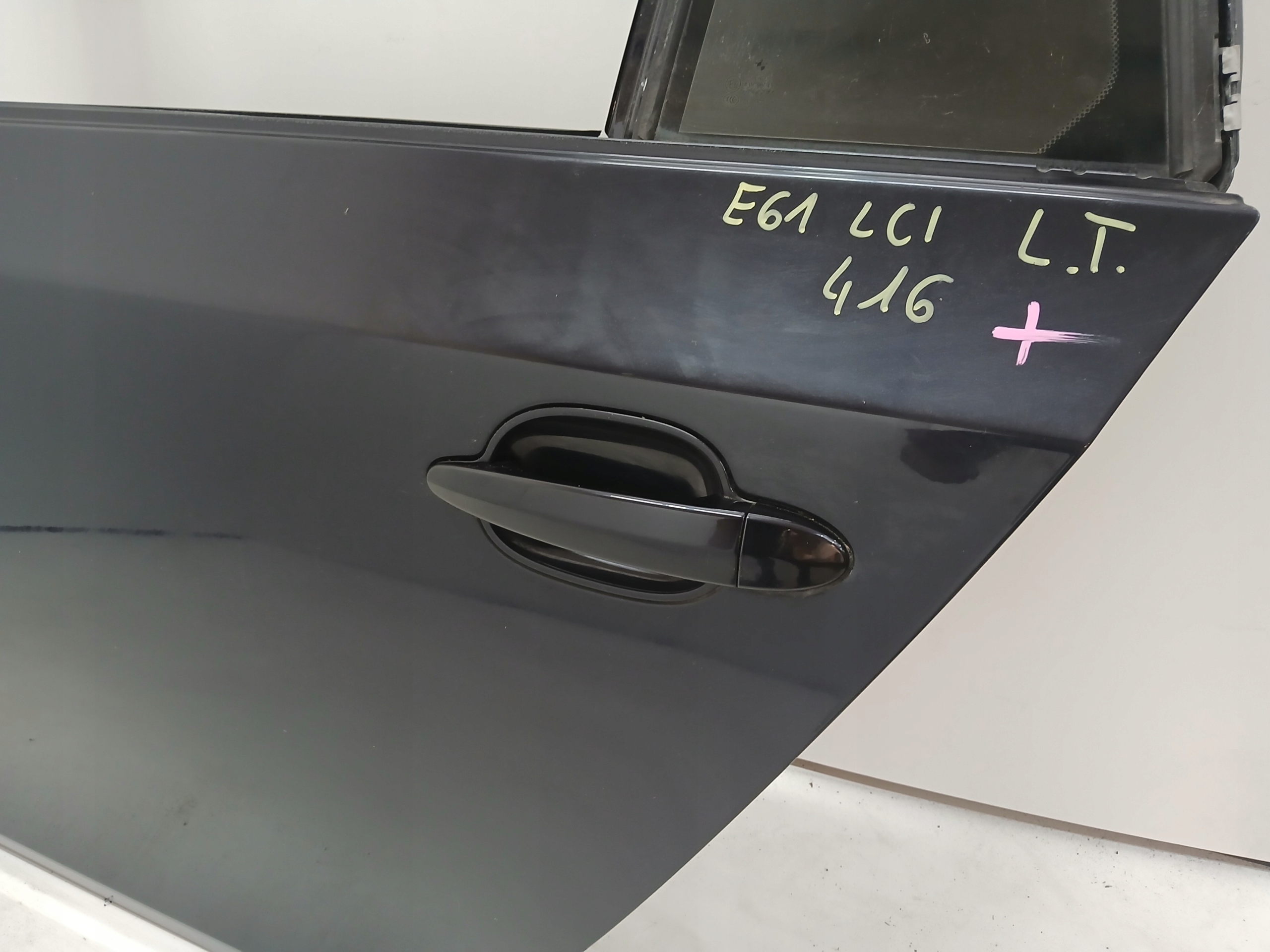 ajtó bal hátsó far BMW E61 CARBONSCHWARZ