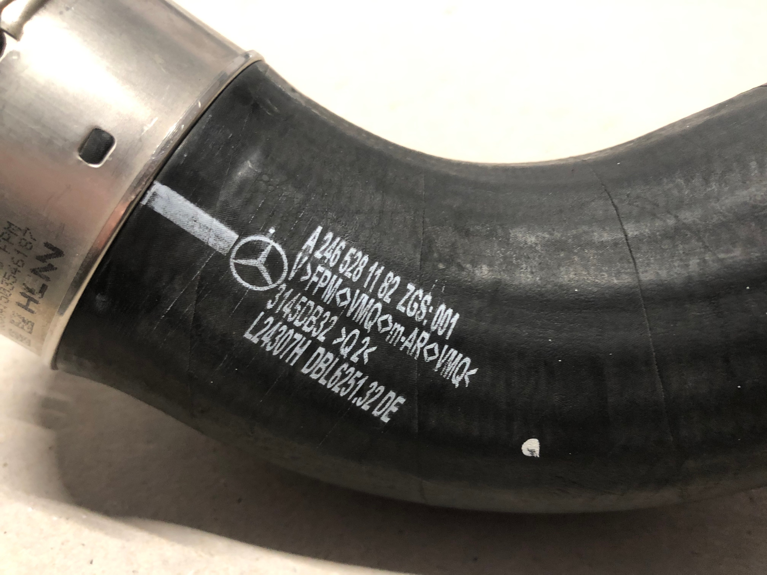 W246 - MERCEDES воздуховод труба 246 A2465281182