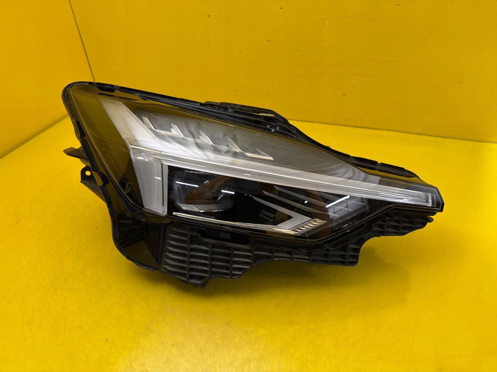 light front right Polestar 2 II Full Led 2020- P31698071