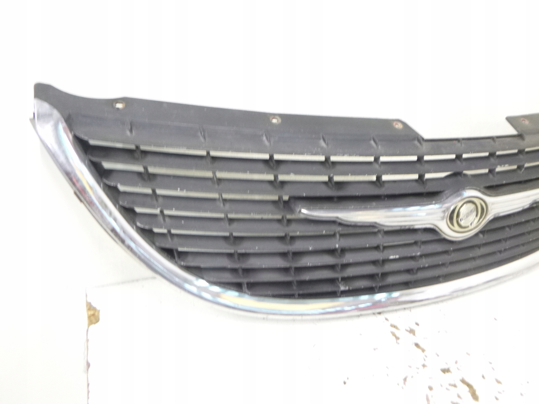 Grill Grill Chrysler Voyager IV 2001r. 4857522AA