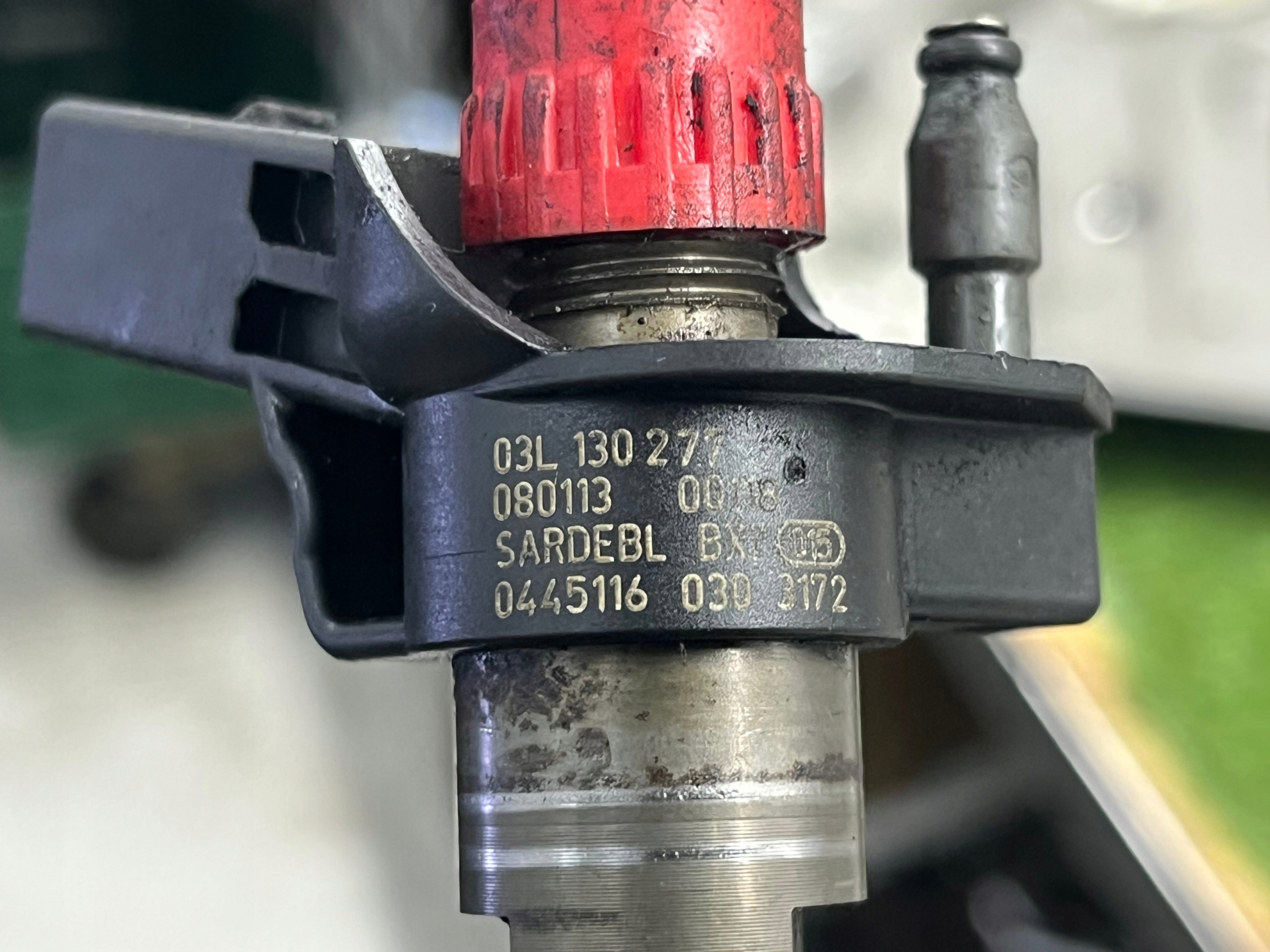 nozzle injector VOLKSWAGEN PASSAT B7 03L130277