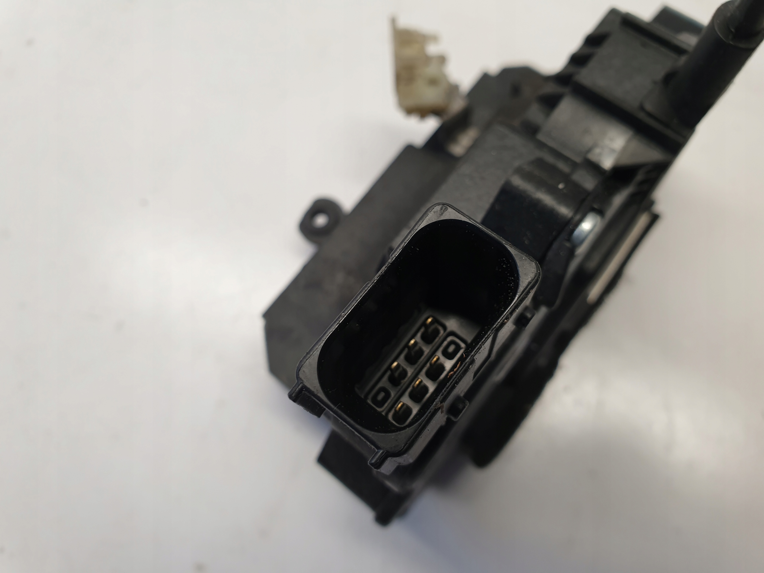 OPEL MERIVA B lock door left front 13258271 EE 6 PIN EUROPA