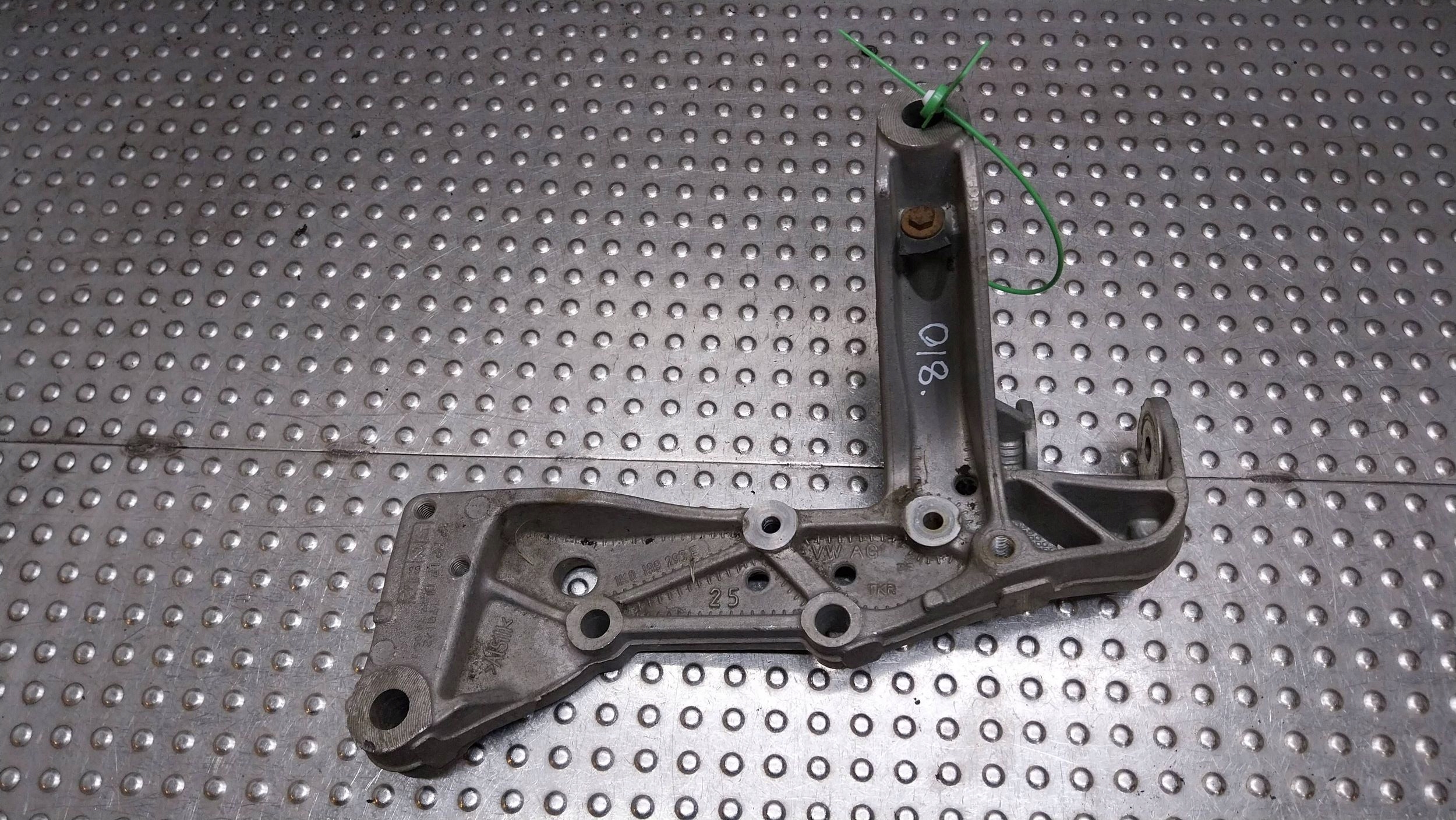 console arms left front 1K0199295E GOLF V AUDI A3 8P LEON II CADDY III
