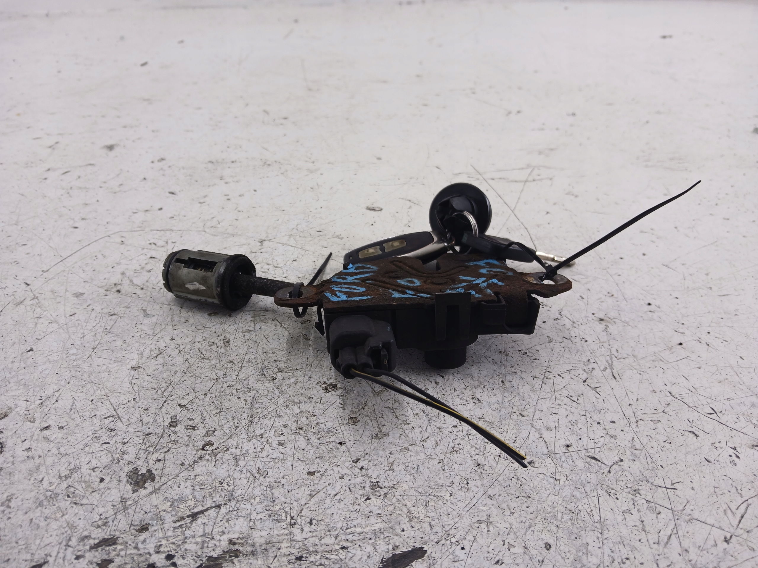 FORD FOCUS MK2 C MAX RYGIEL bonnets lock + key X2