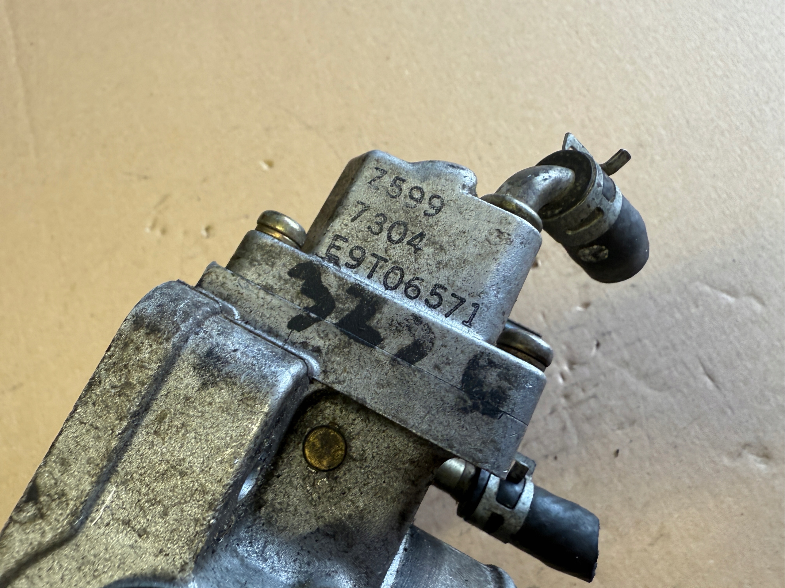 MAZDA 323F 1.3 1.5 Valvola a farfalla E9T06571