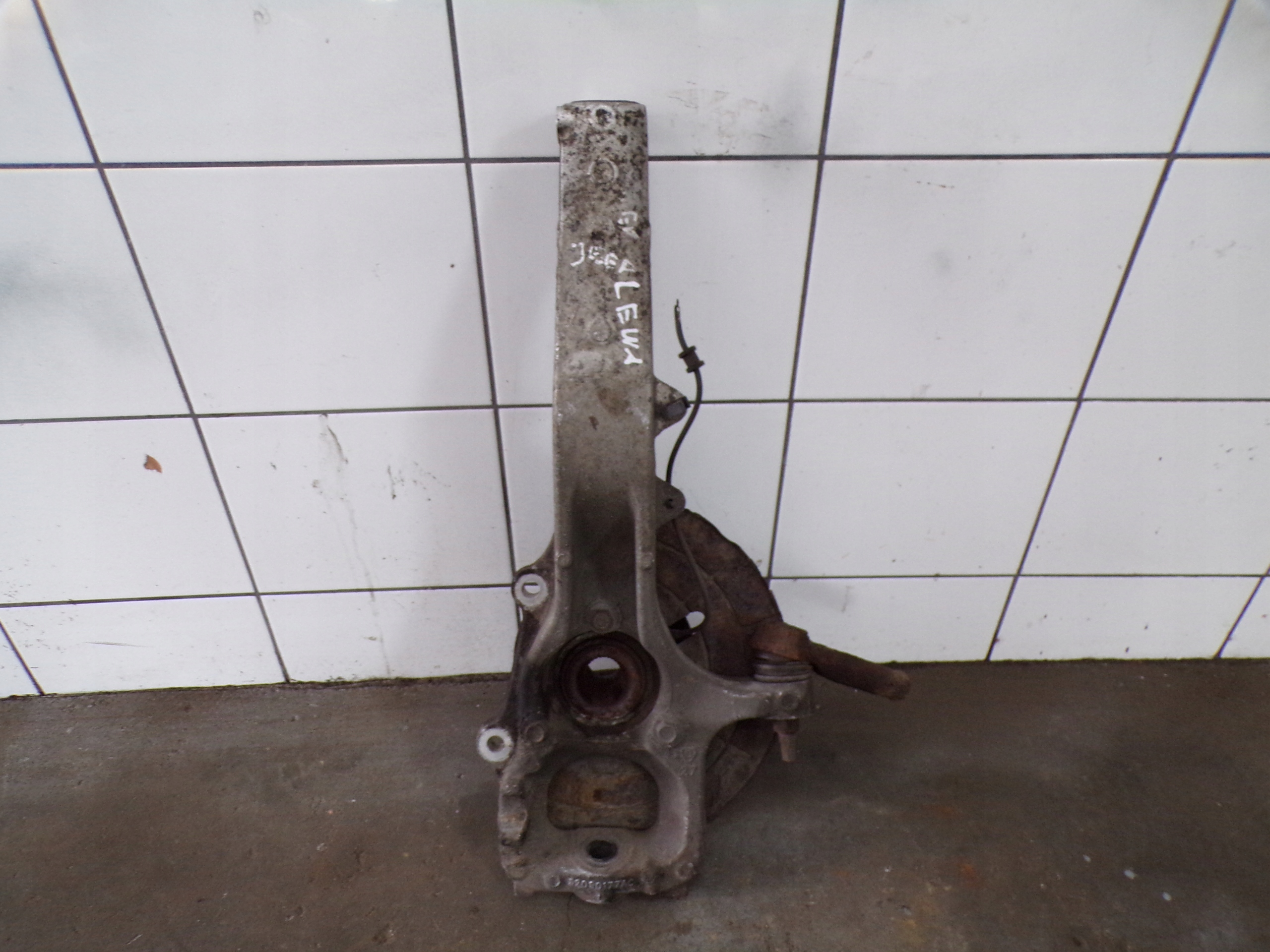 PIASTA ZWROTNICA LEWA PRZÓD JEEP COMMANDER GRAND CHEROKEE WK 52090177AC