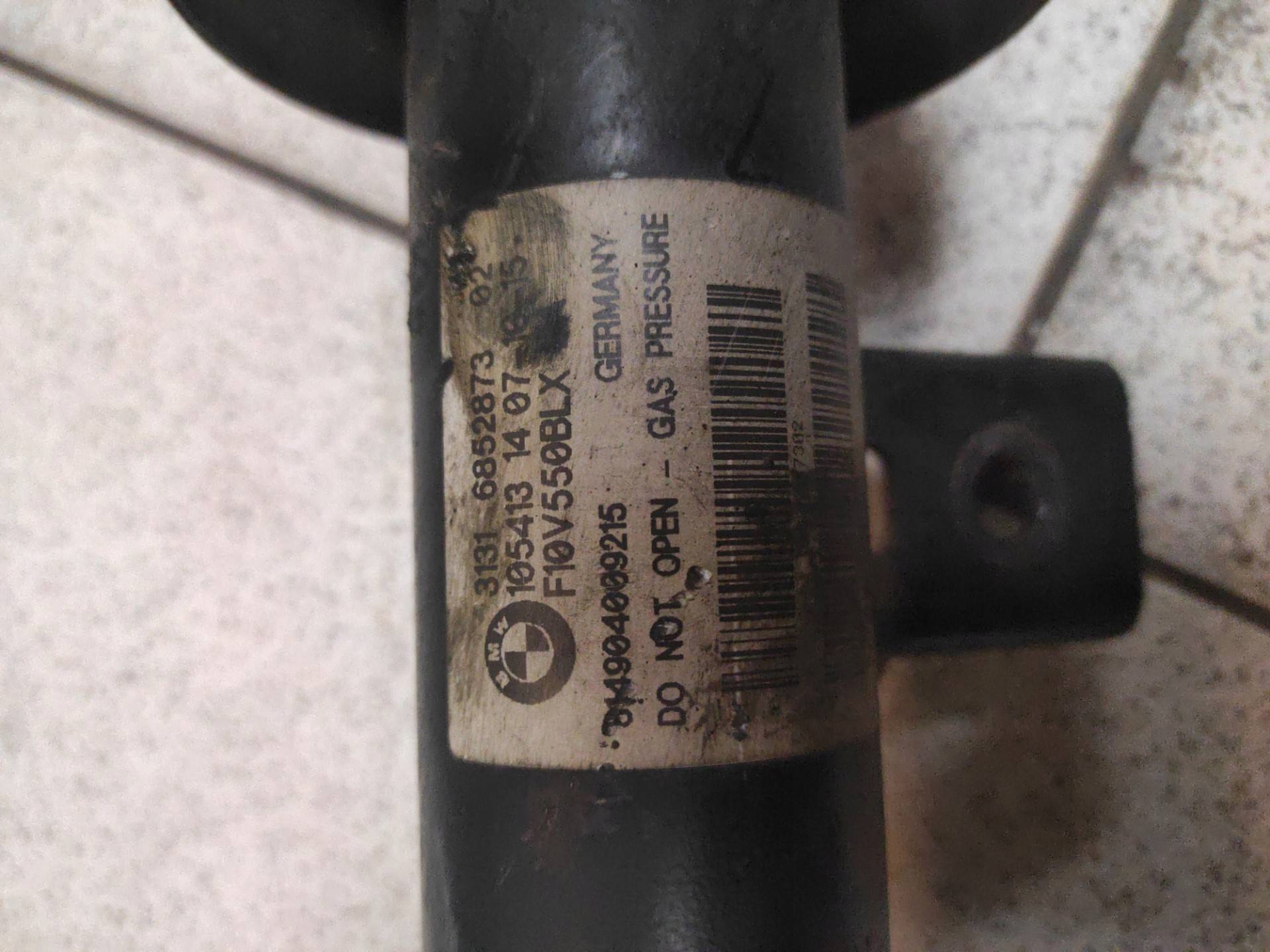 shock absorber front left side BMW 5 X-Drive F10 2016rok 2.0 TB.