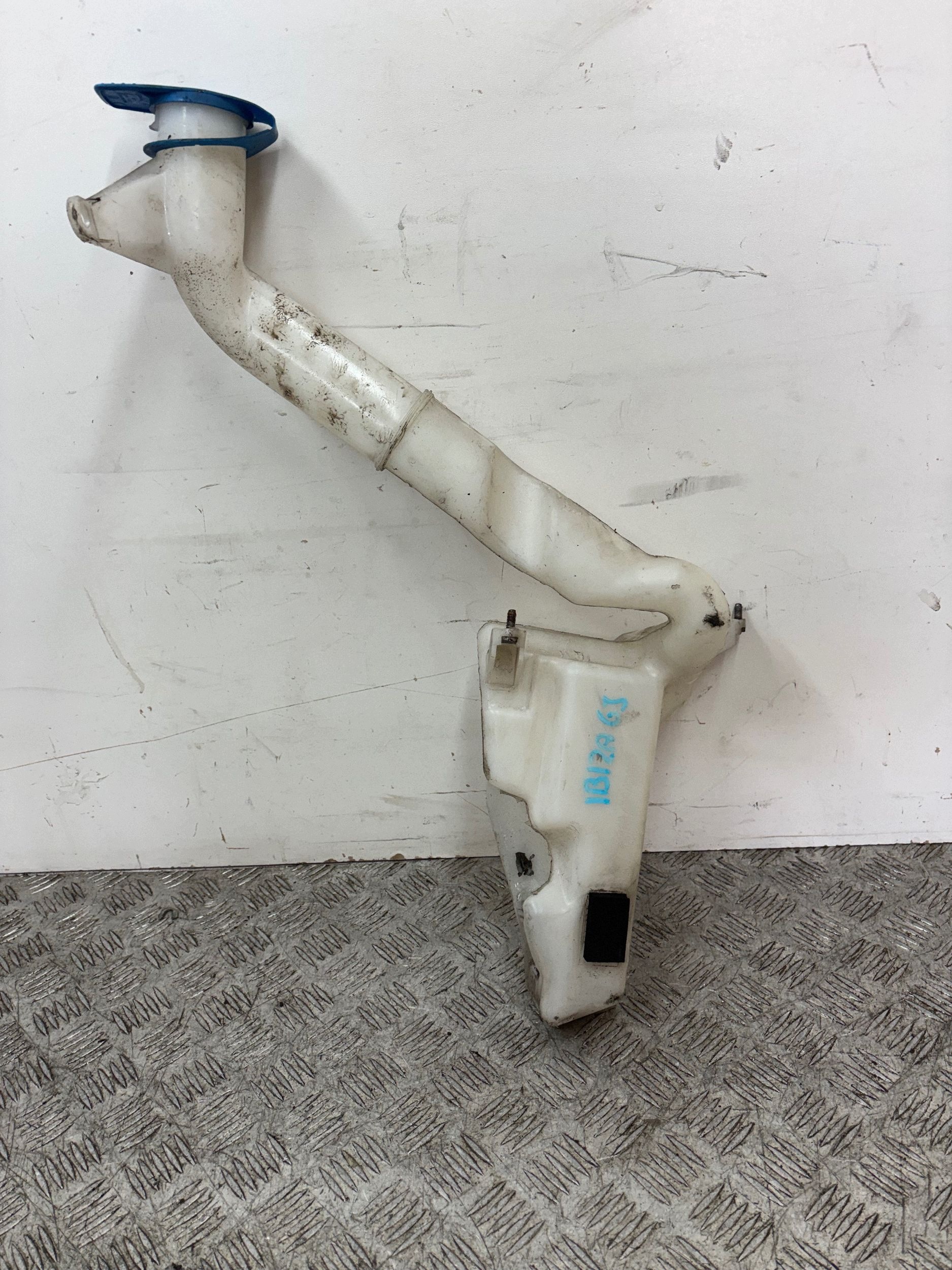washer fluid tank SEAT IBIZA 6J 09