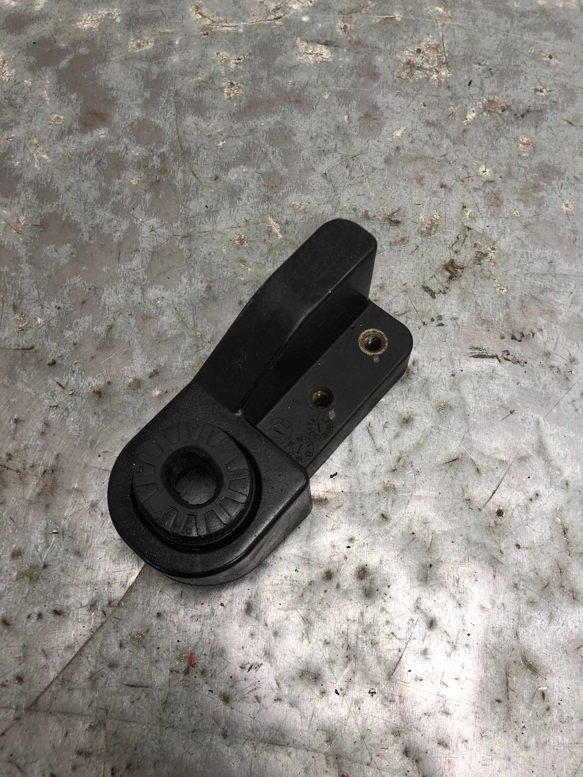 bracket holder radiator right OPEL ASTRA K KOMBI 13466591
