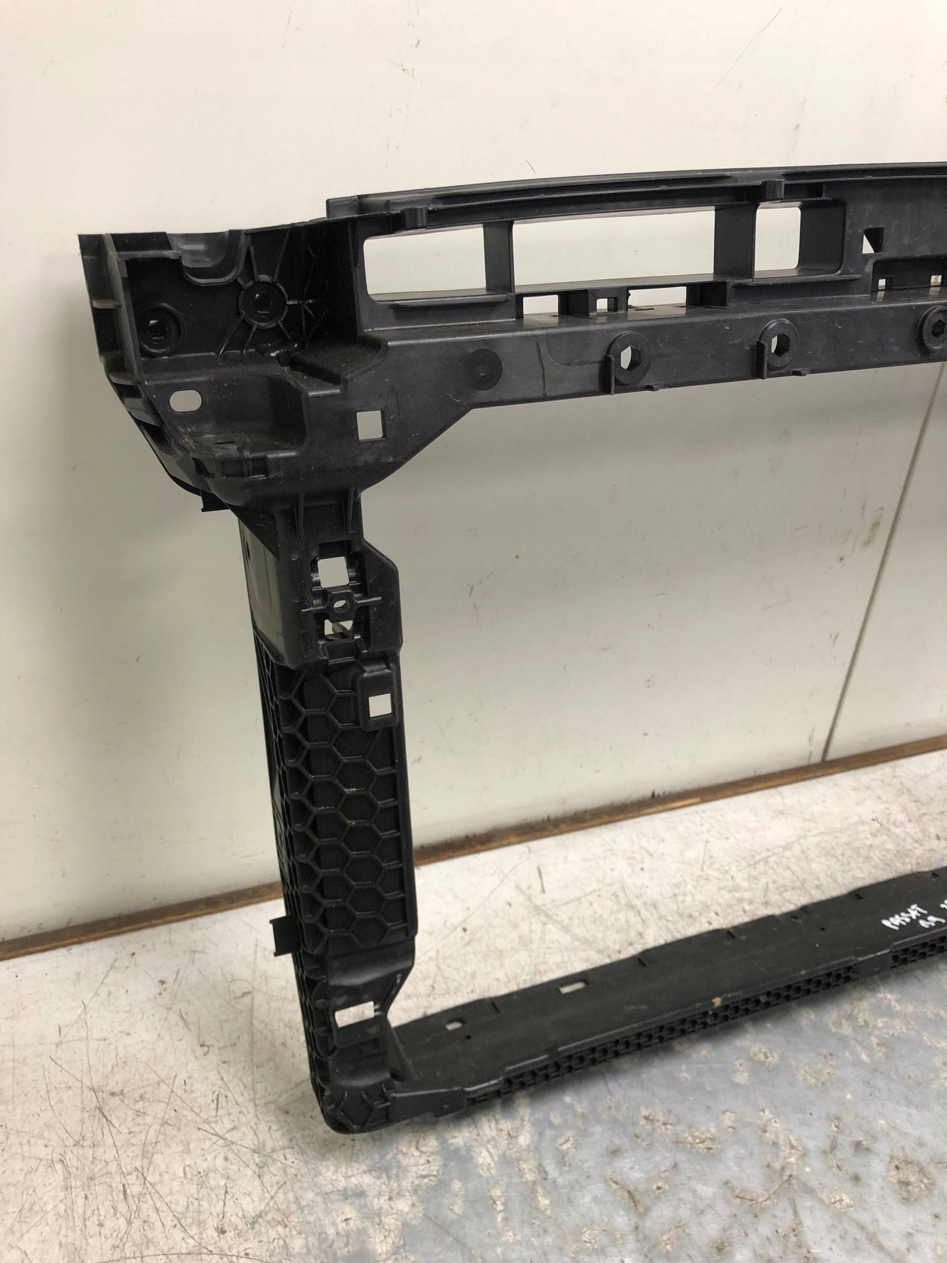 support panel for radiators pillar VW PASSAT B9 3J0805588C