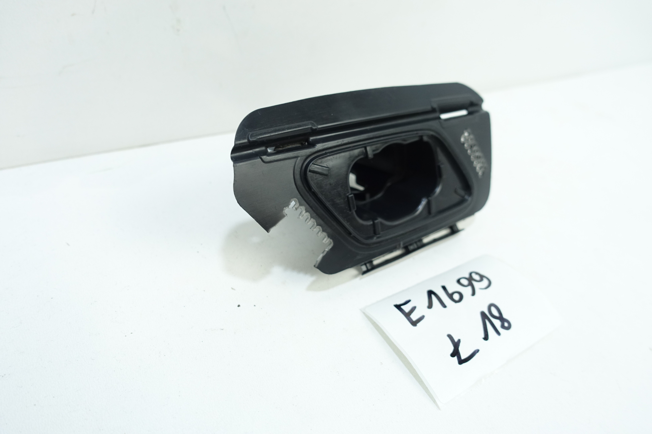 holder washer right SKODA SUPERB III 15-23 3V0807942A