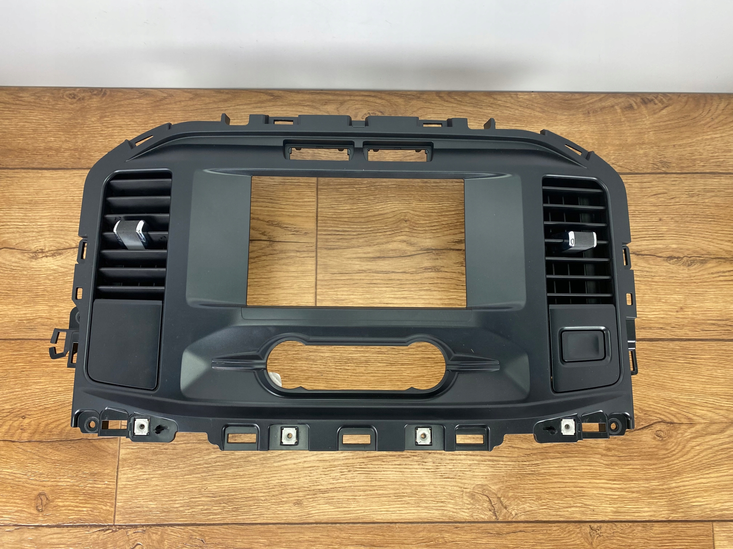 obal panel radia Ford F150 2021+ USA