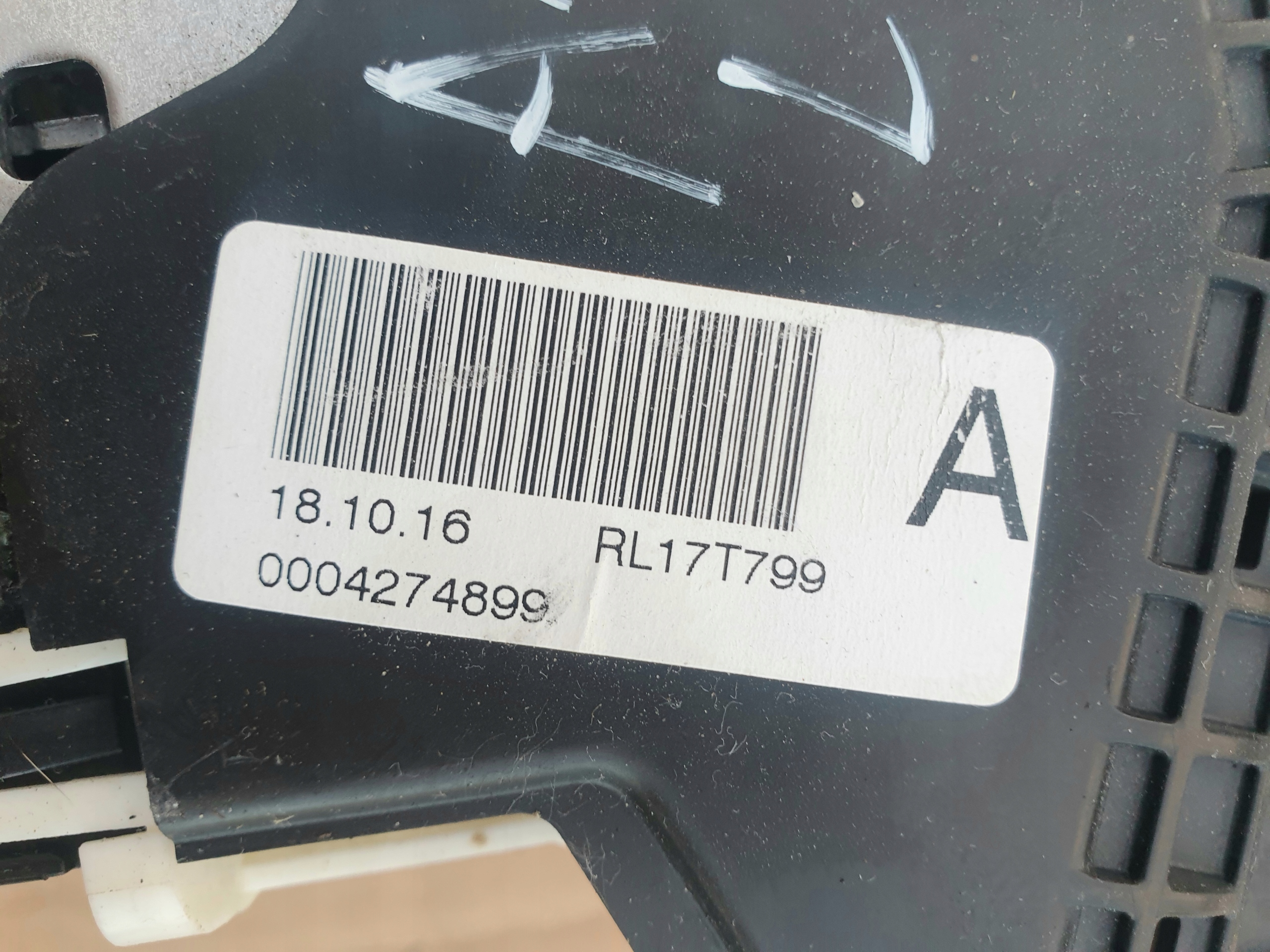 замок двери левый задний MERCEDES W176 W246 W117 A2047302735 A2040085999