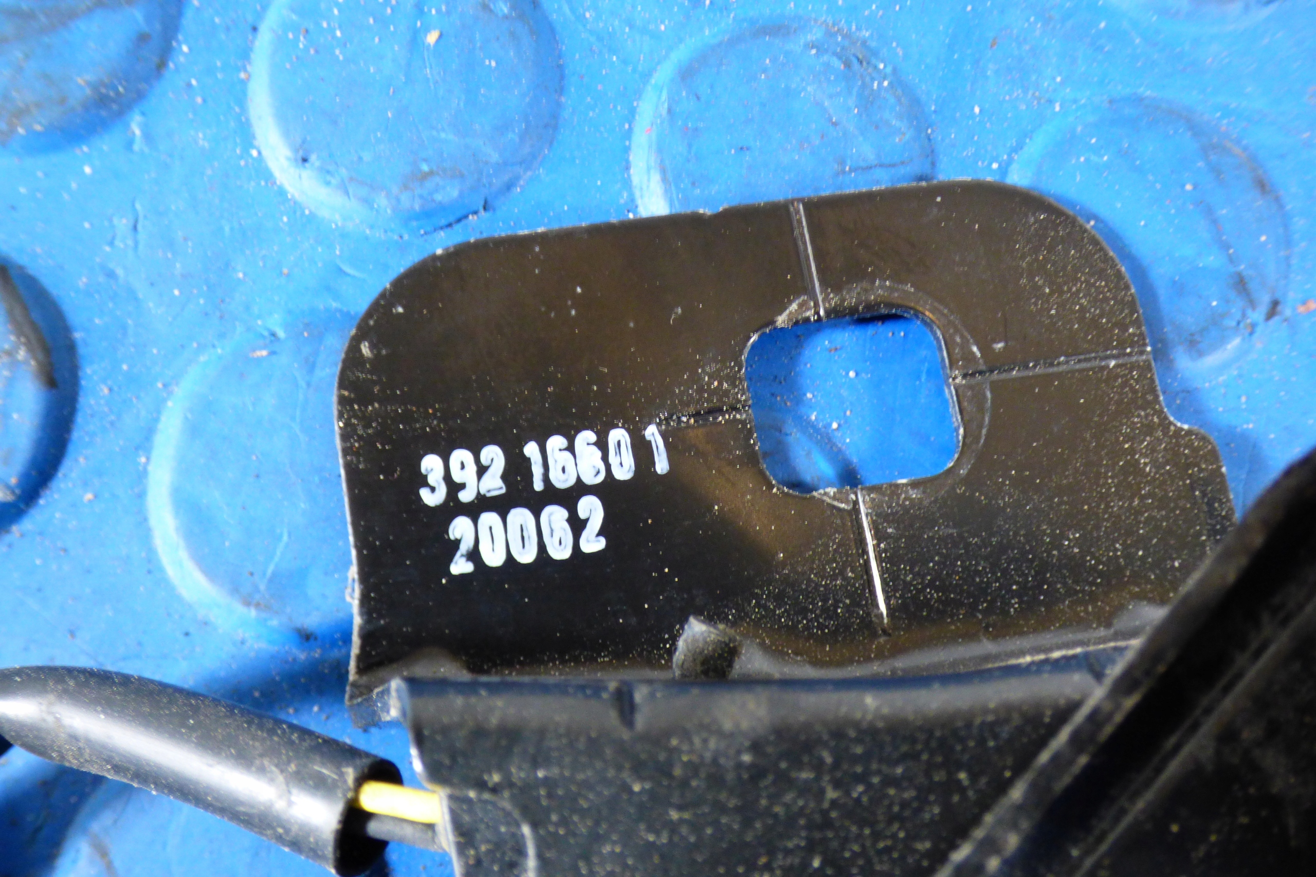 bonnet latch lock 39216601 stBDB OPEL ASTRA K V