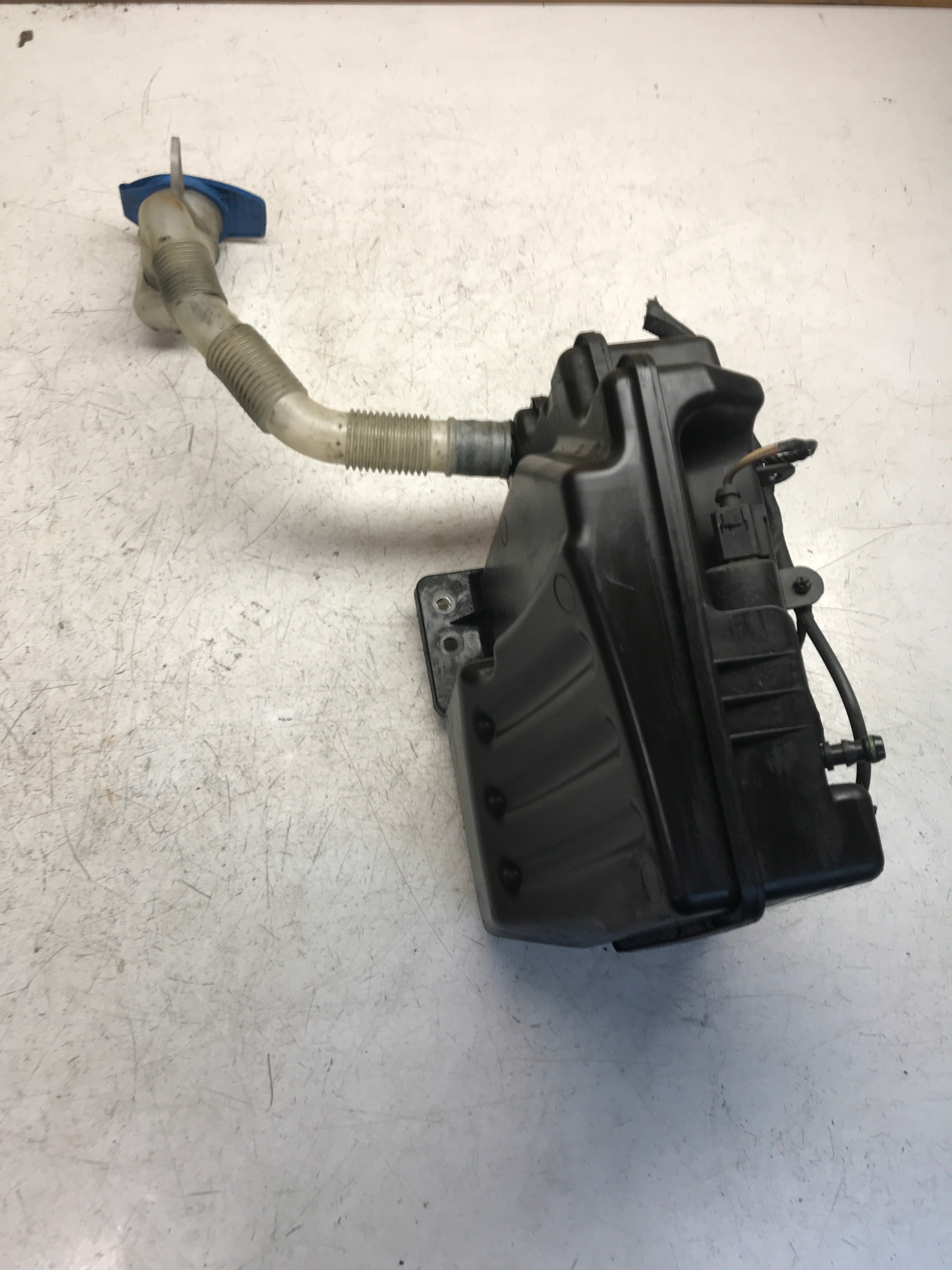 1K0955453S - БАЧОК ОМЫВАТЕЛЯ КСЕНОНА VW SKODA AUDI