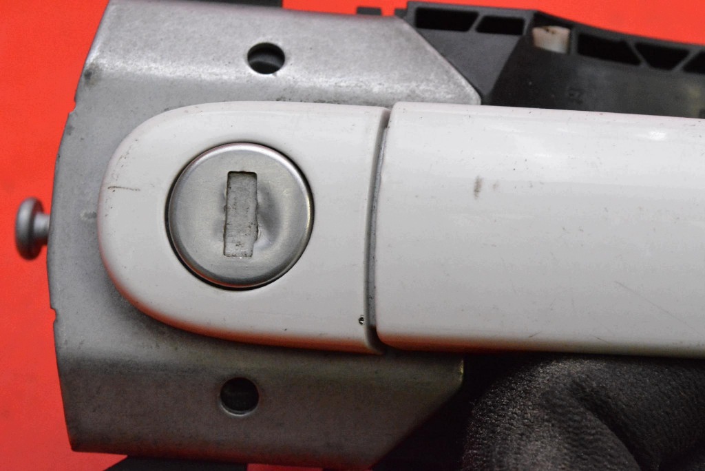 handle left front front LB9A 5N0837885H VW UP 1 and 11-20