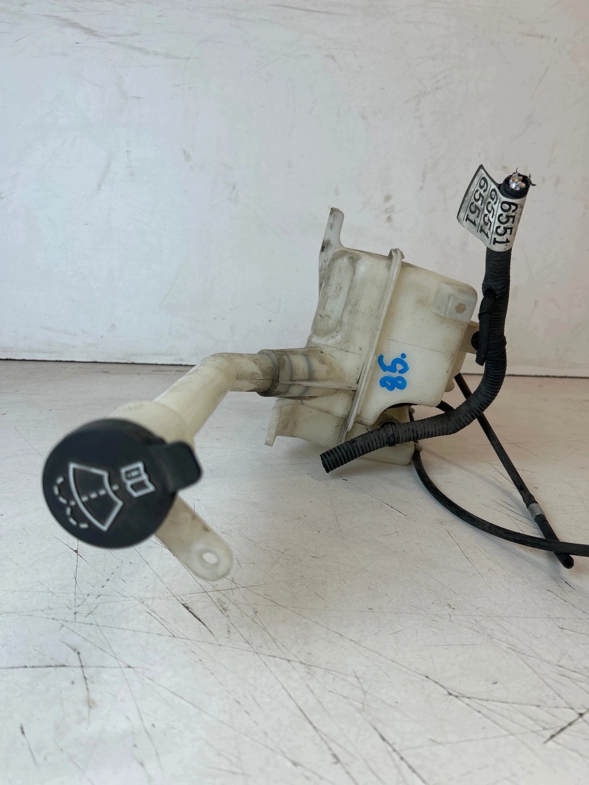washer fluid tank pump Opel Mokka A and