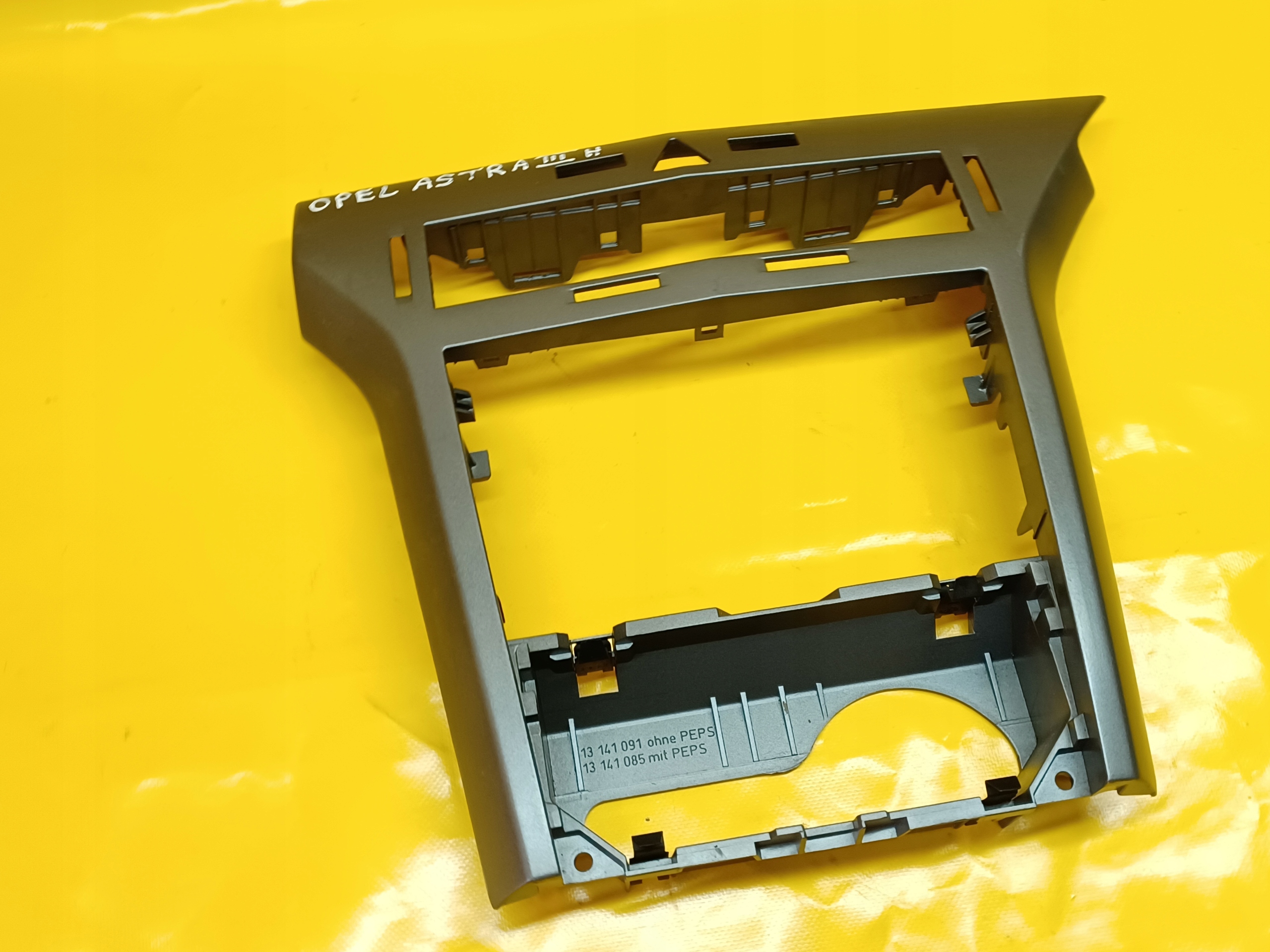 консоль центральная opel oe 331985437