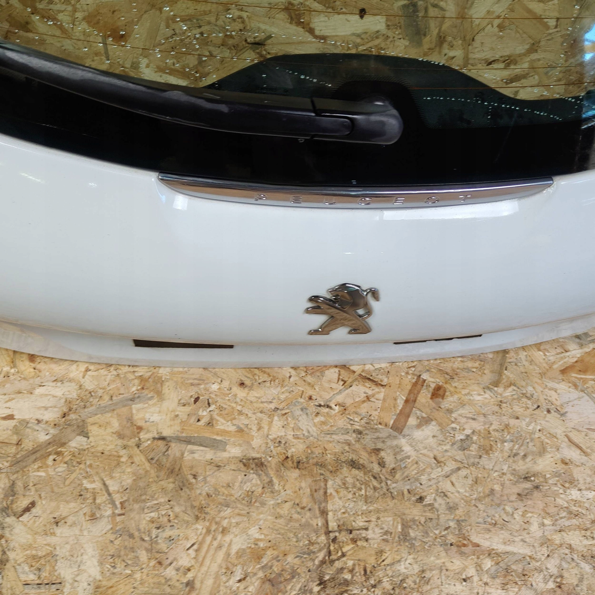 trunk door boot rear part Peugeot 208 and ewp ewpb