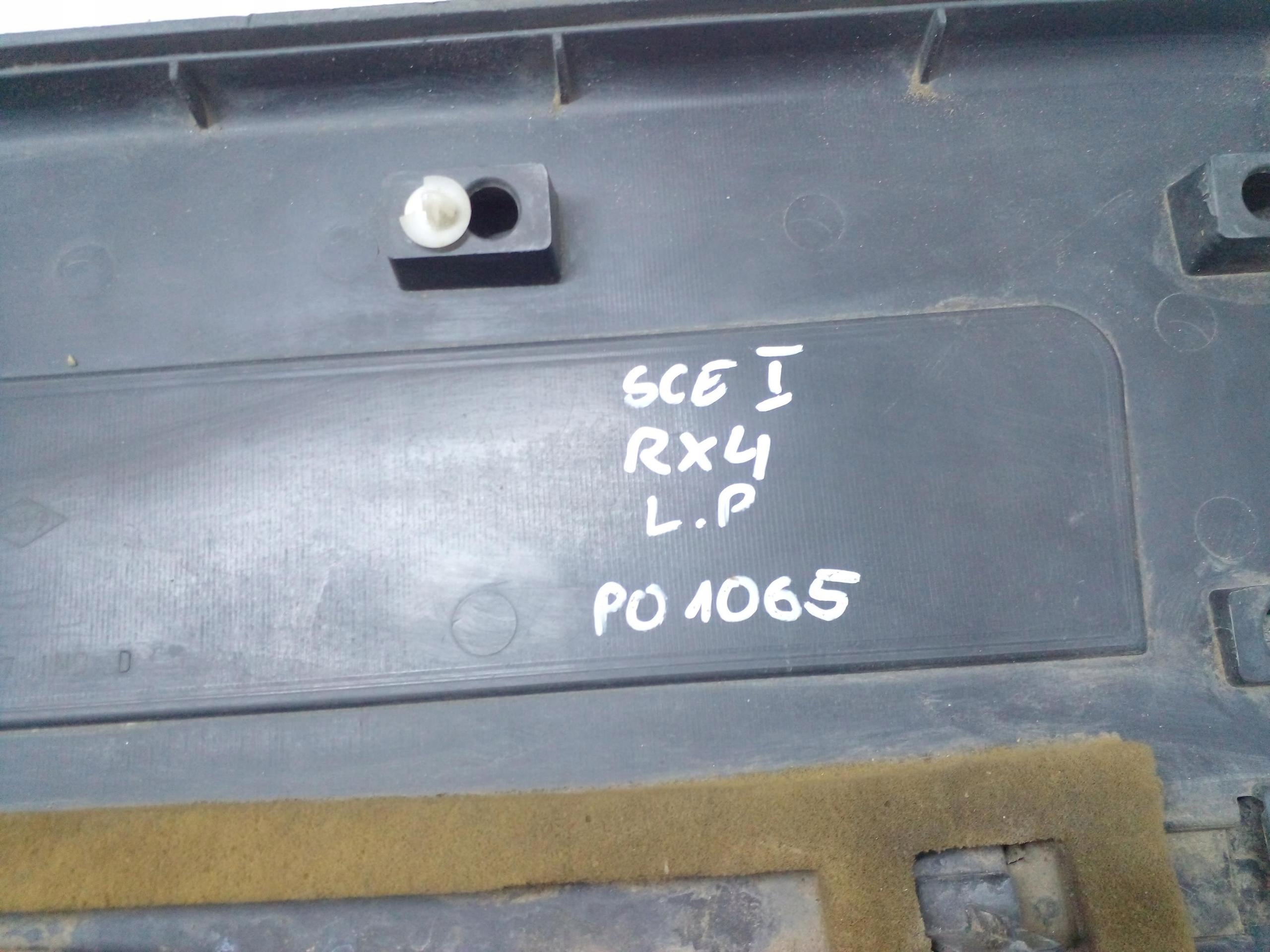 moulding door left front RENAULT SCENIC and RX4 96-03