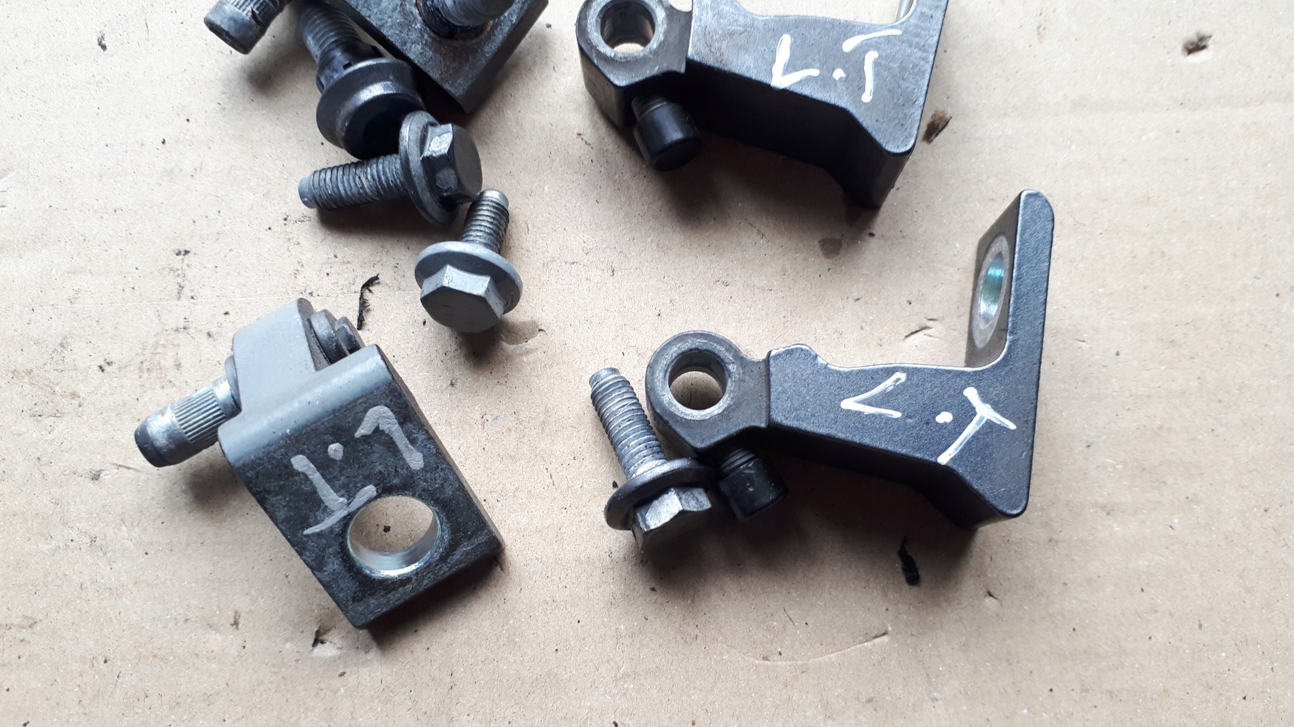 S4 B8 LIFT A4 hinge hinges left rear part rear. LX7R