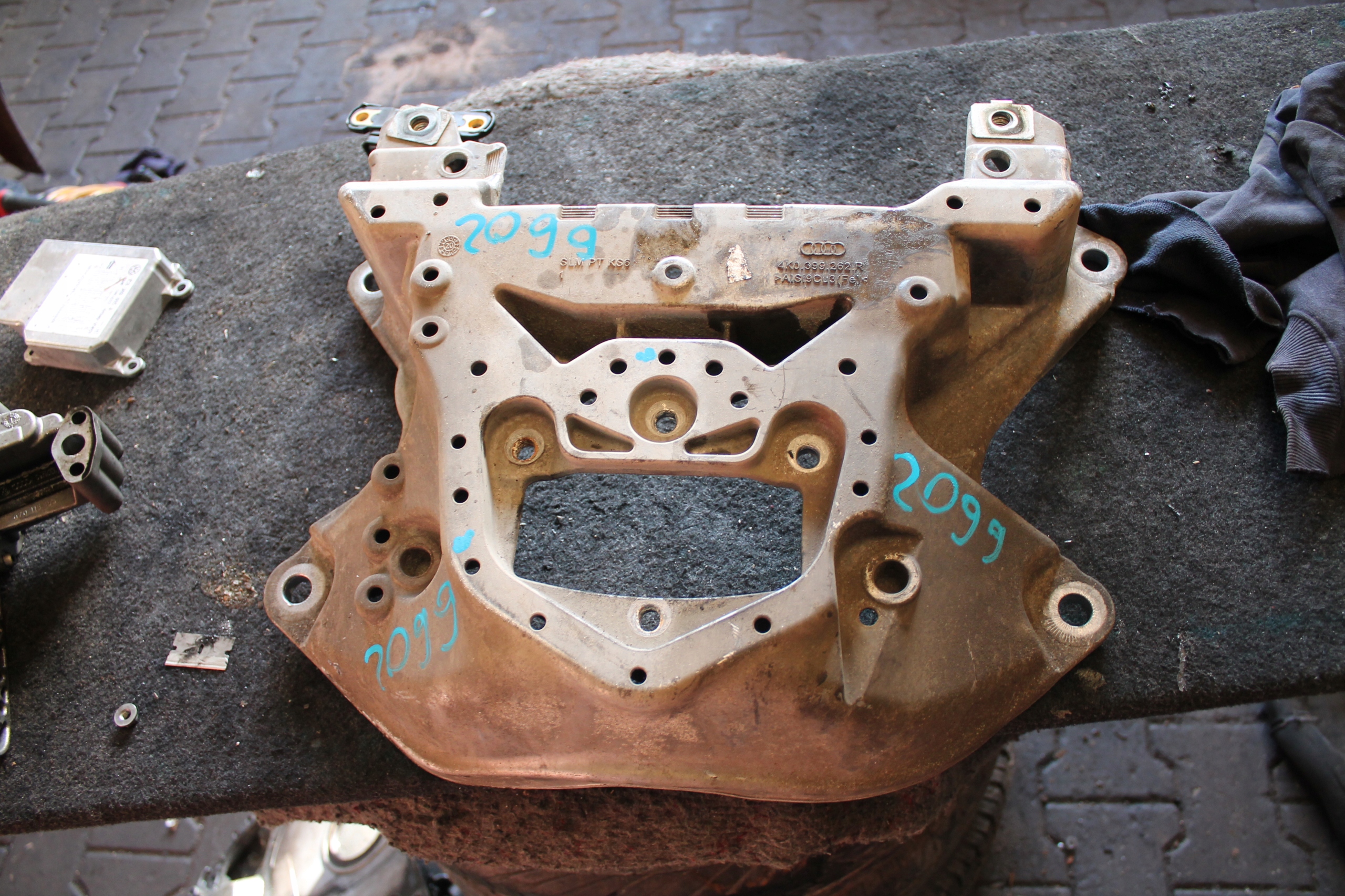 2099. support gearbox mount AUDI RS6 RS7 4K0399262R