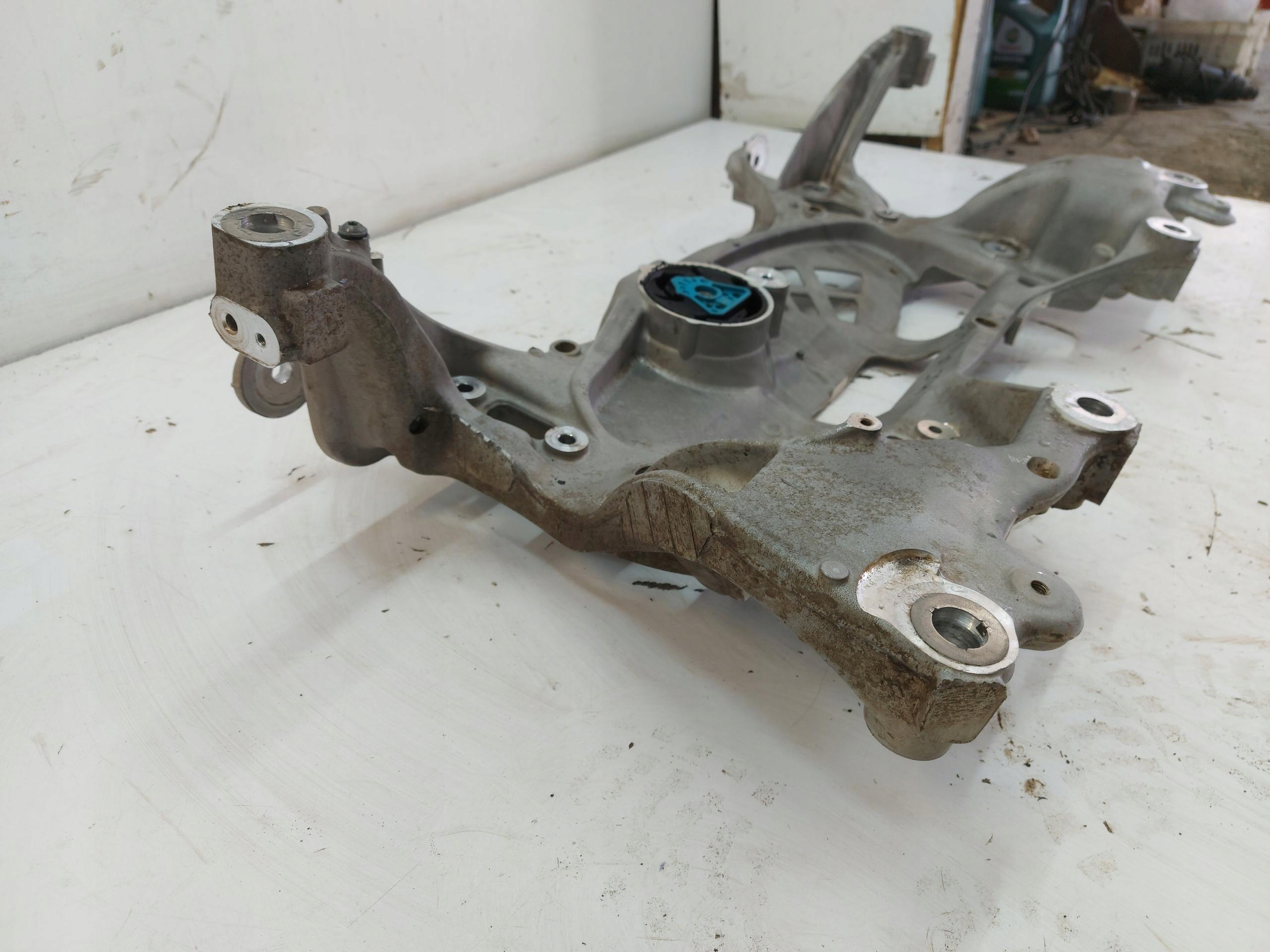 VW Multivan 7T0 T7 subframe axle beam axle beam suspension beam front 7t0199369k