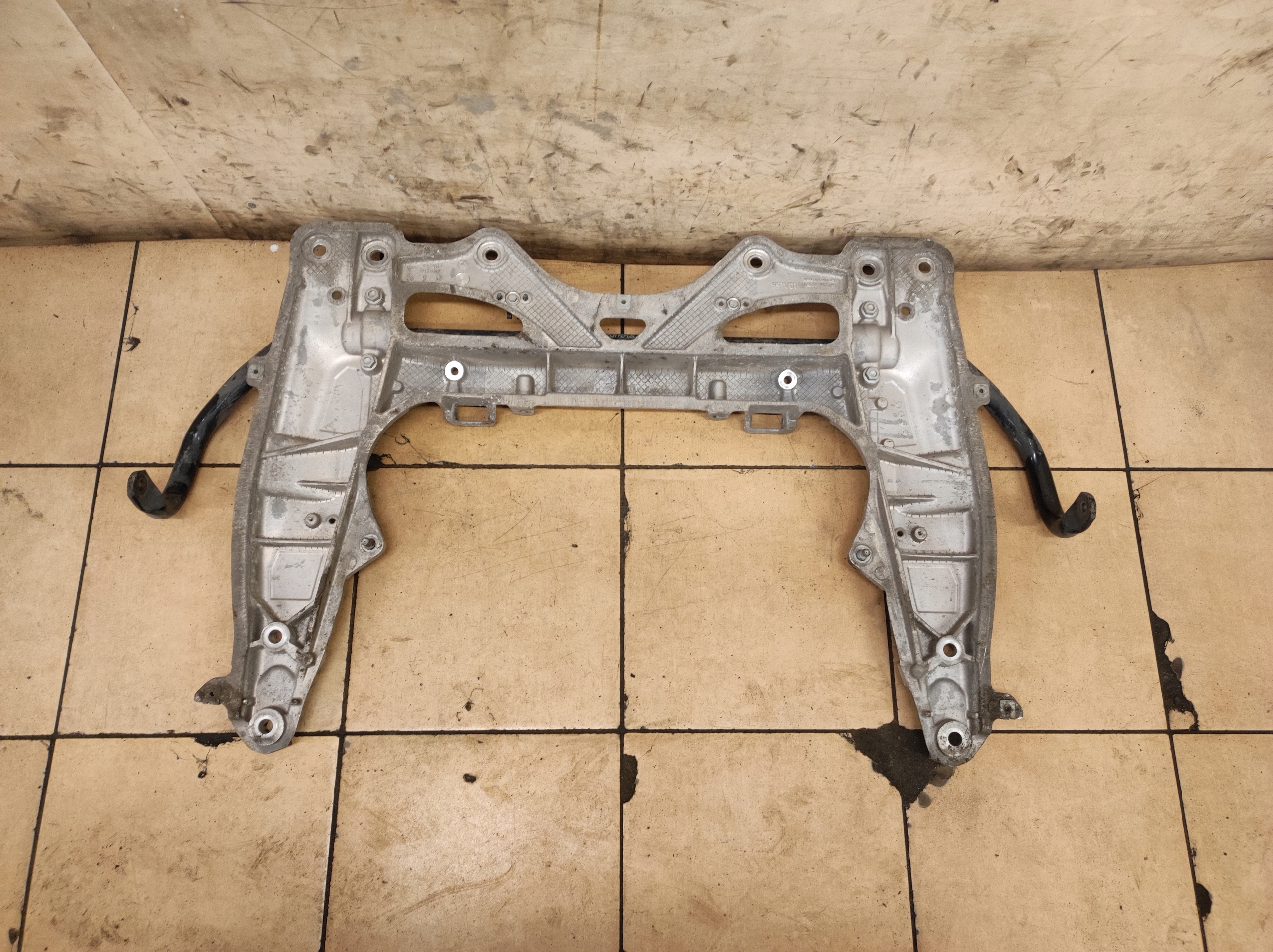 рама подрамник перед PORSCHE CAYMAN 981