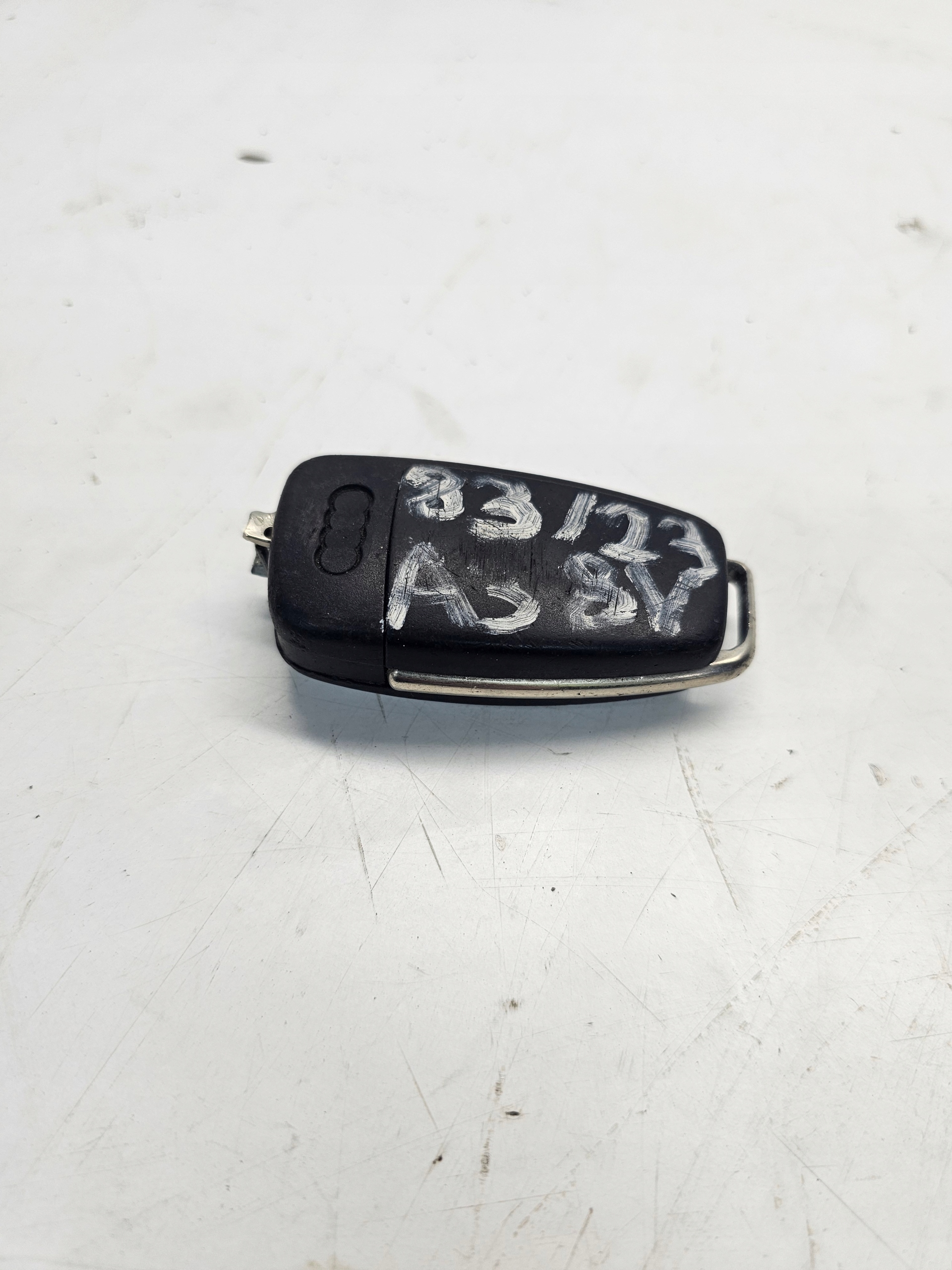 key PILOT SCYZORYK AUDI A3 8V 8V0837220
