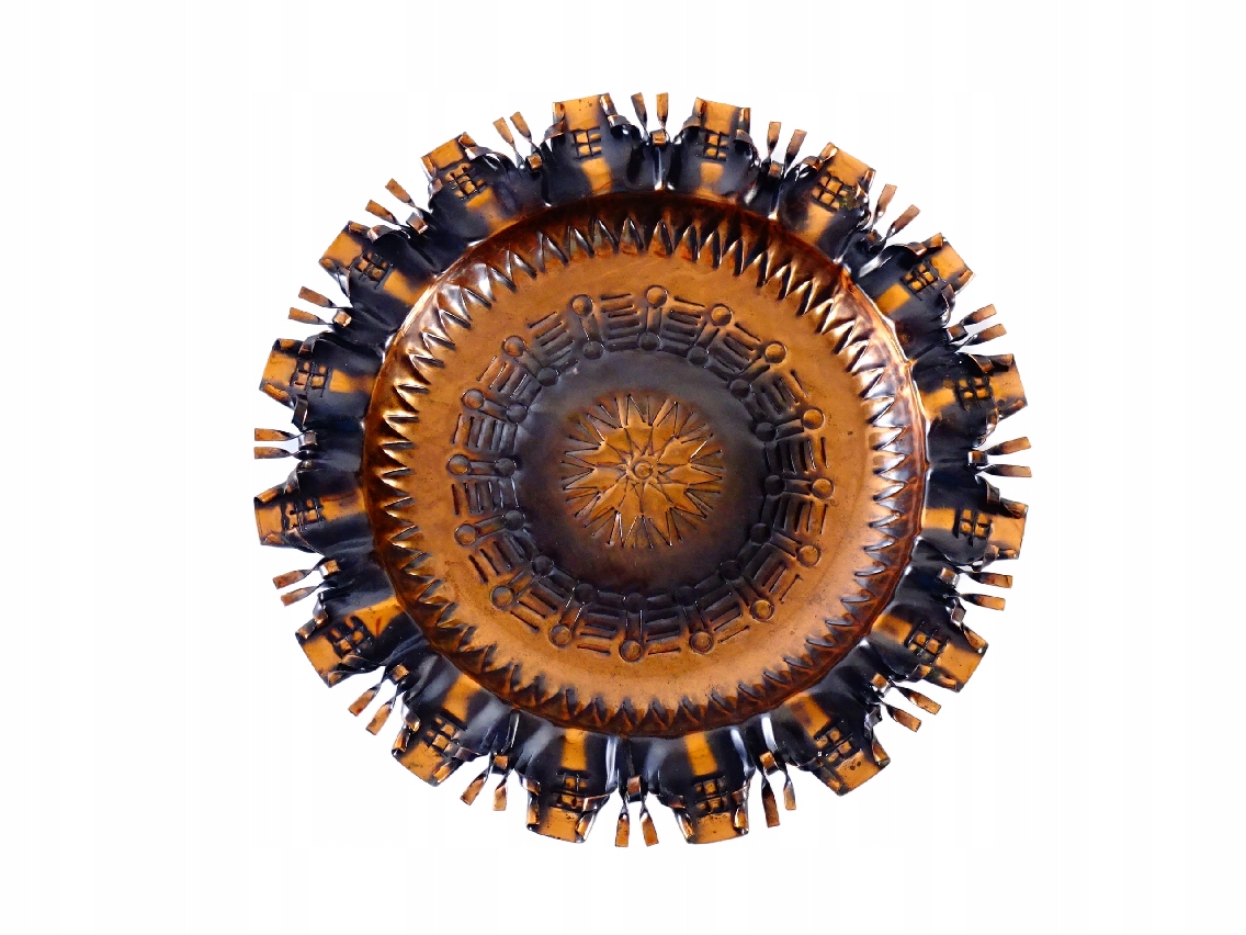 СТАРАЯ МЕТАЛЛИЧЕСКАЯ ДЕКОРАТИВНАЯ ТАРЕЛКА НА СТЕНУ СССР