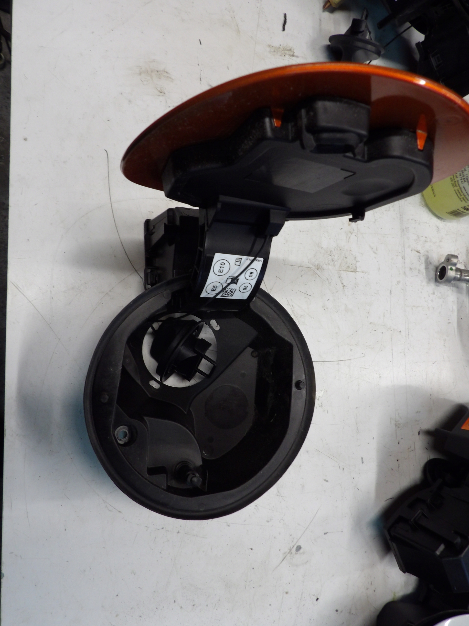 KLAPKA WLEWU PALIWA TEEDB CLIO 5 V LIFT Producent części Renault OE