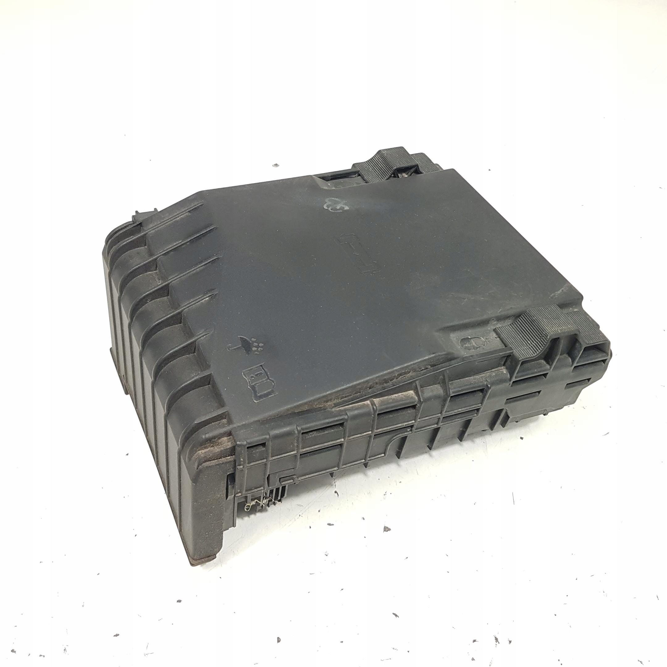 блок предохранителей Audi Q3 8U 8K150911