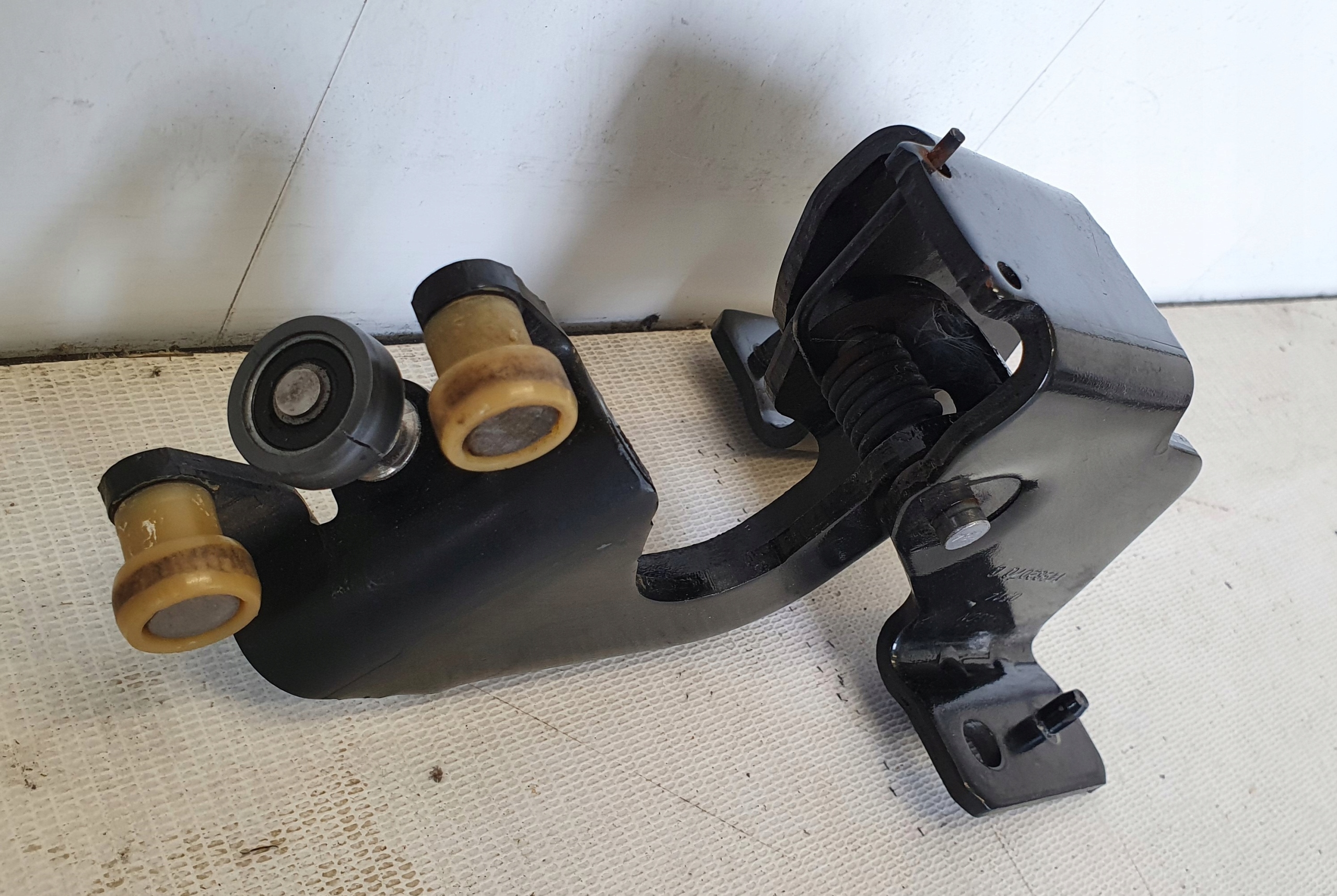 CITROEN JUMPY II WOZEK ROLKA DRZWI PRZESUWNYCH ORG Part manufacturer Citroen OE