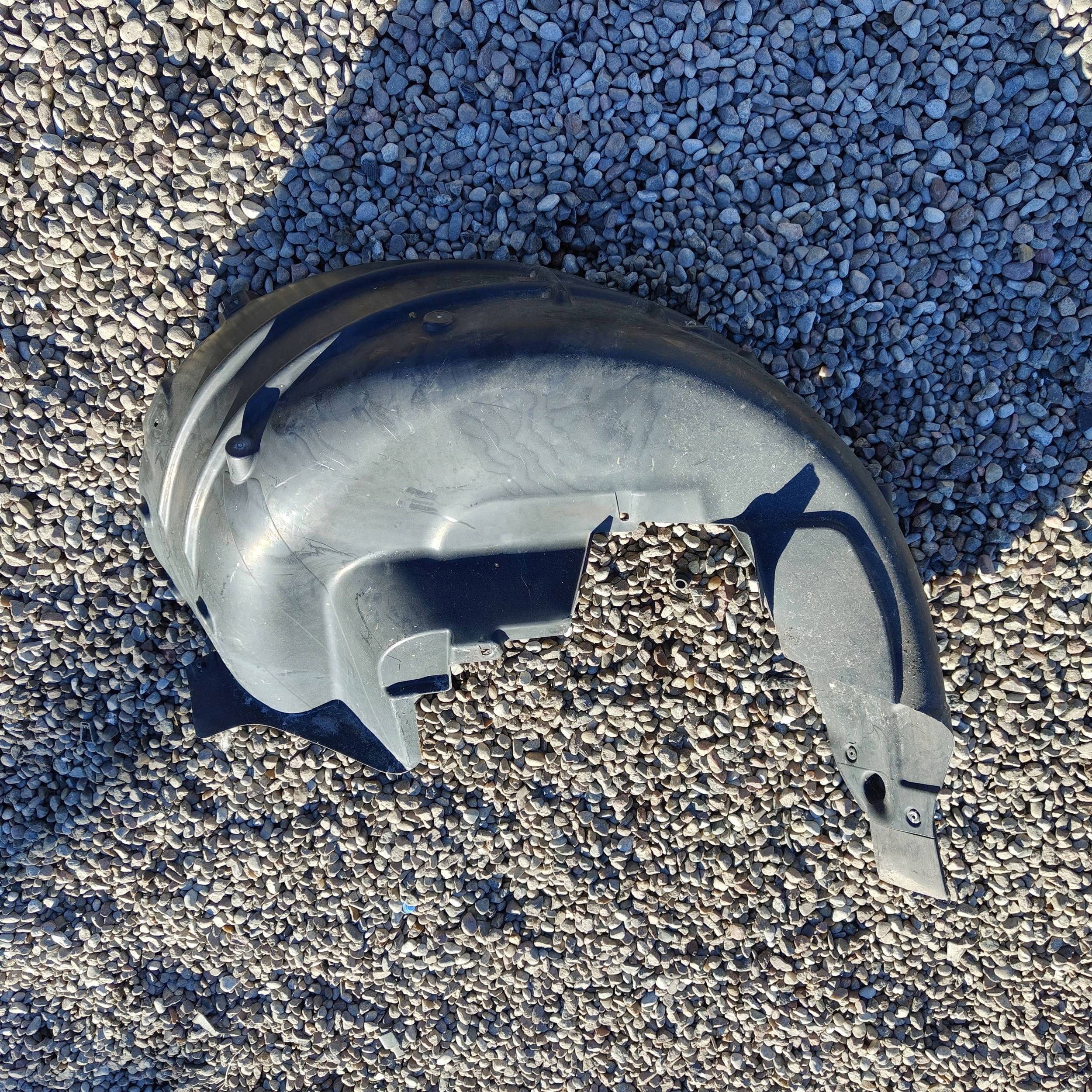 Peugeot 5008 II 2017 rear part side left mudguard rear.