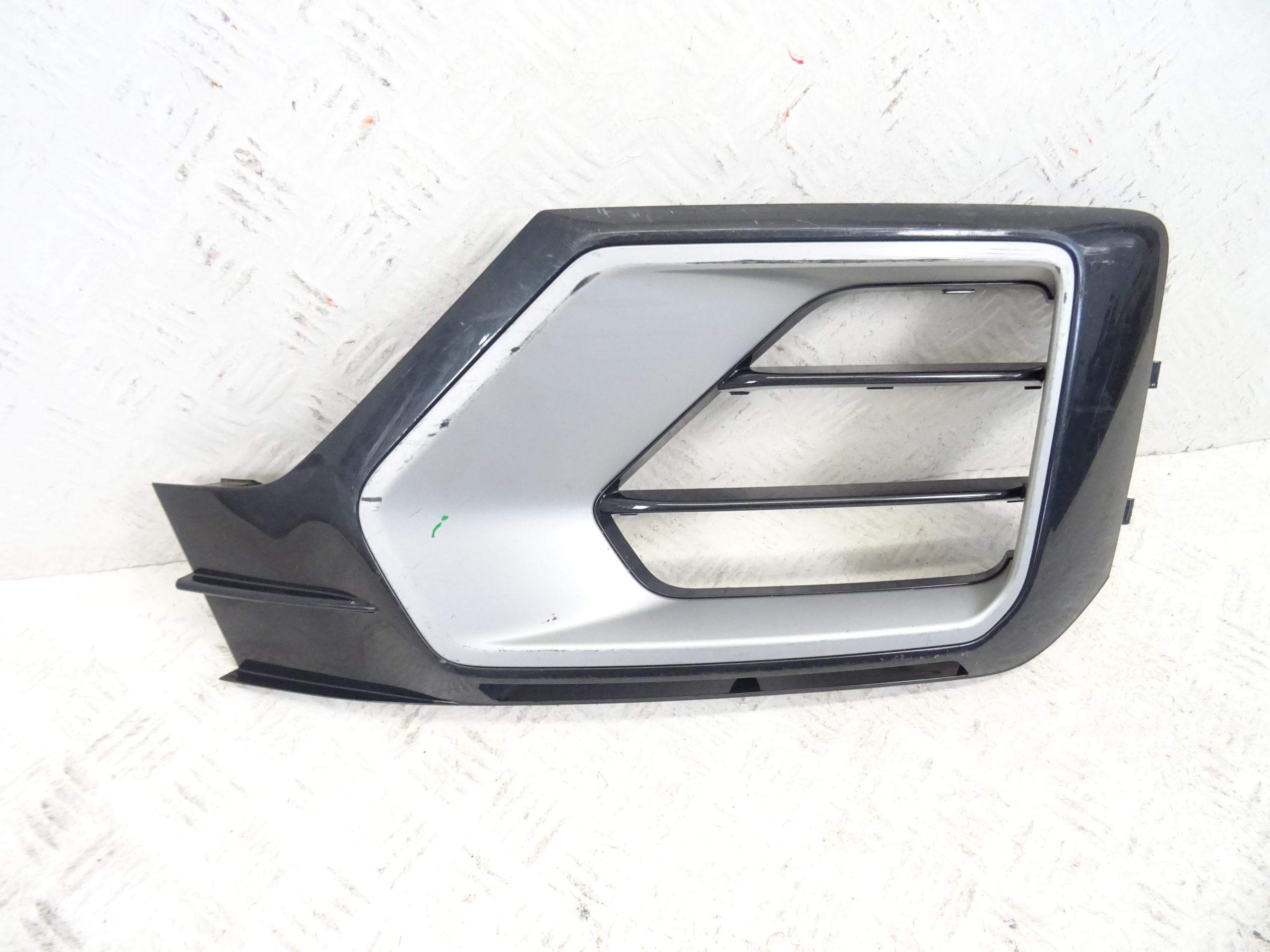 AUDI Q2 81A left grid of a bumper front front