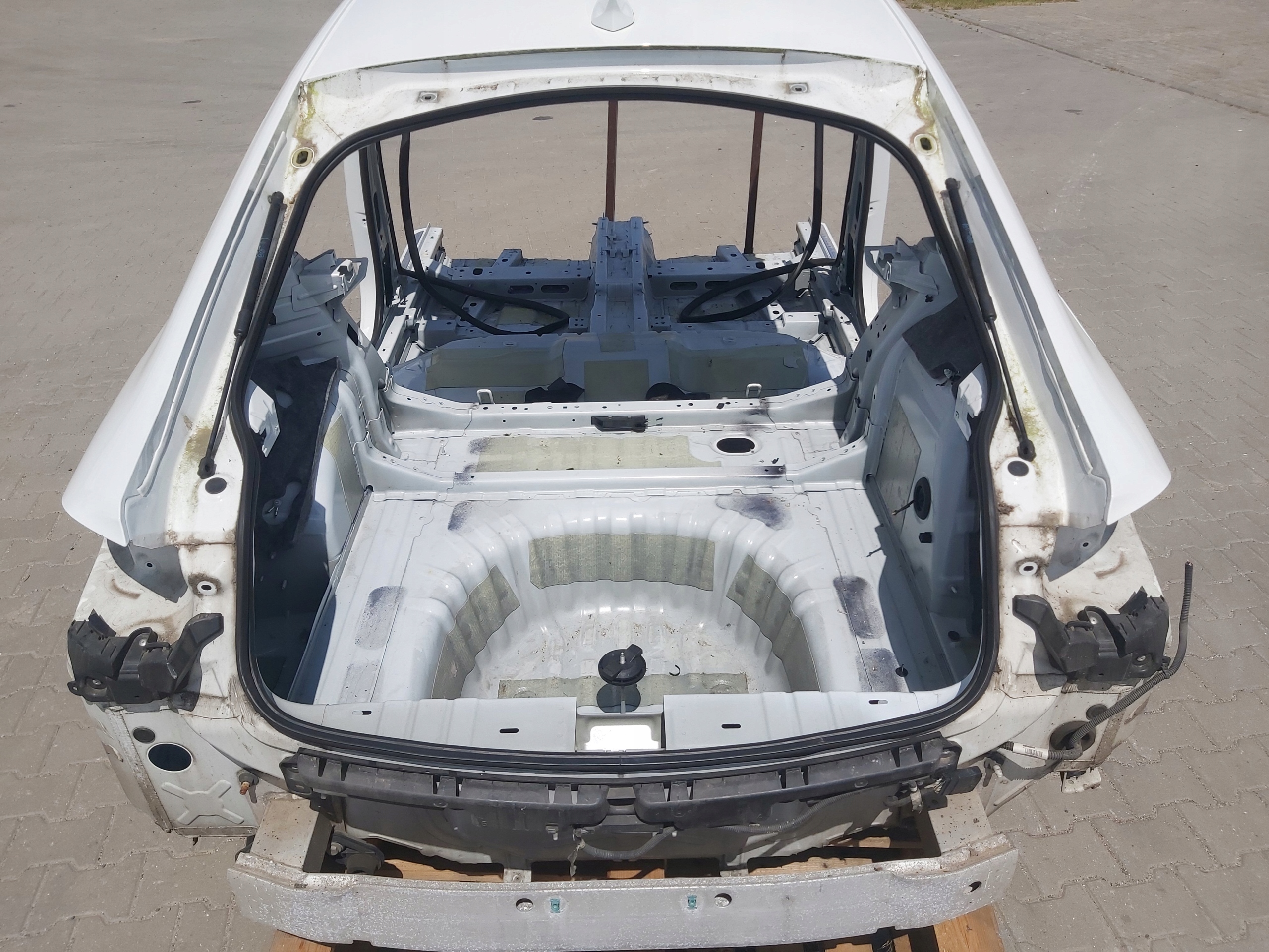 PAS TYL BLOTNIK PRAWY LEWY DUPA OPEL INSIGNIA B Typ samochodu Samochody osobowe