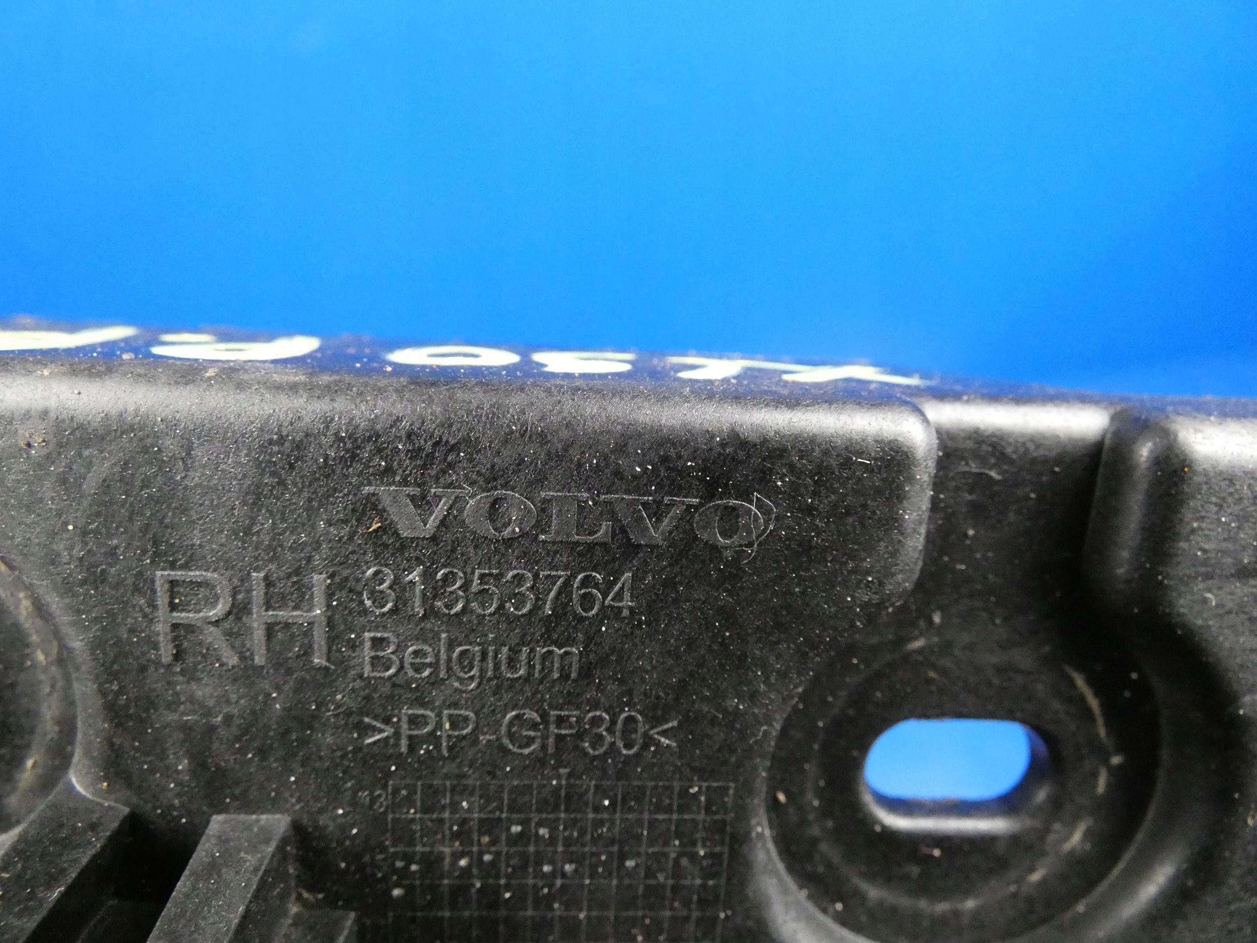 VOLVO XC90 II support holder of a bumper right front
