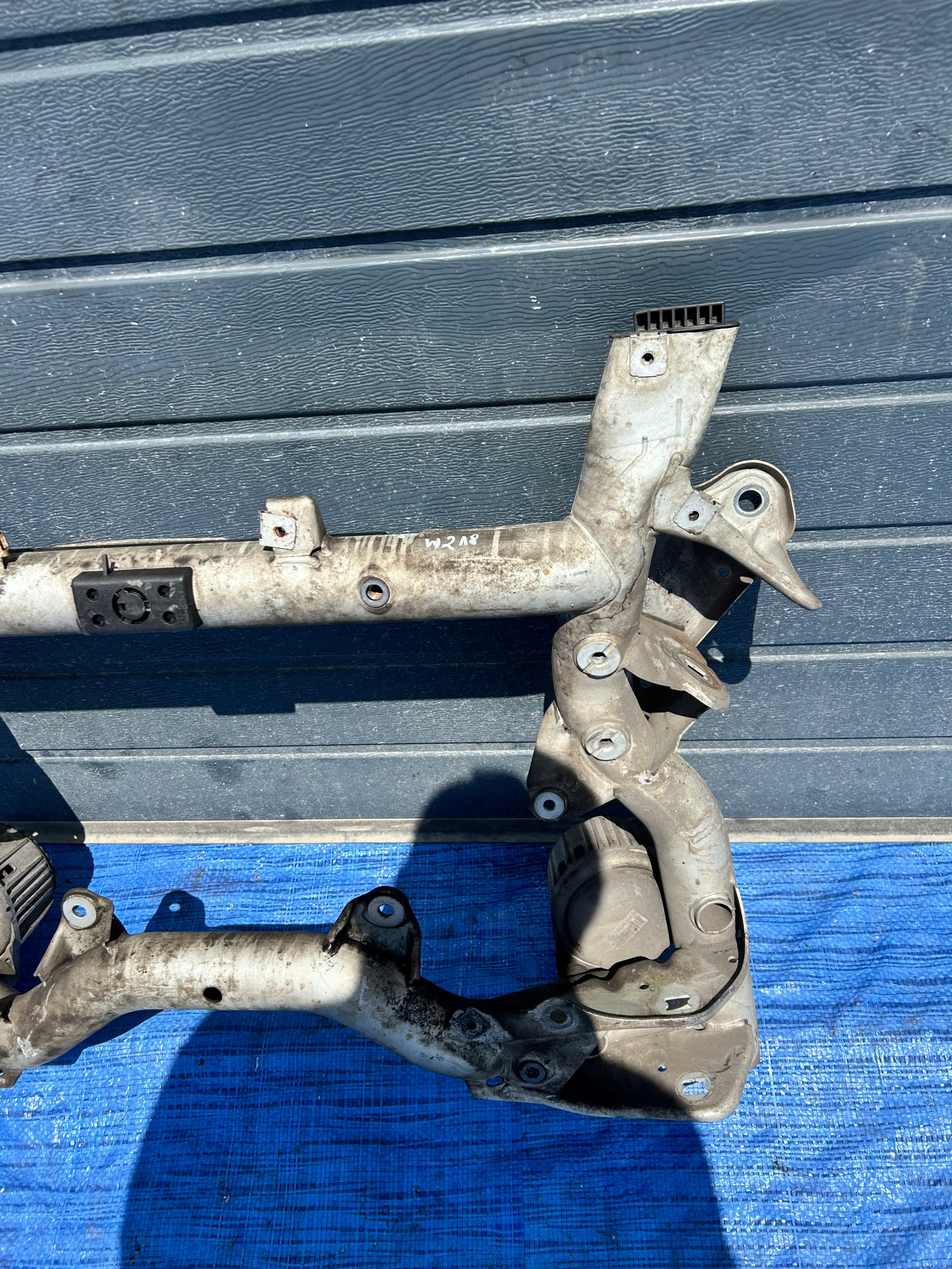 axle beam front of the engine MERCEDES CLS W218 sider subframe axle beam front