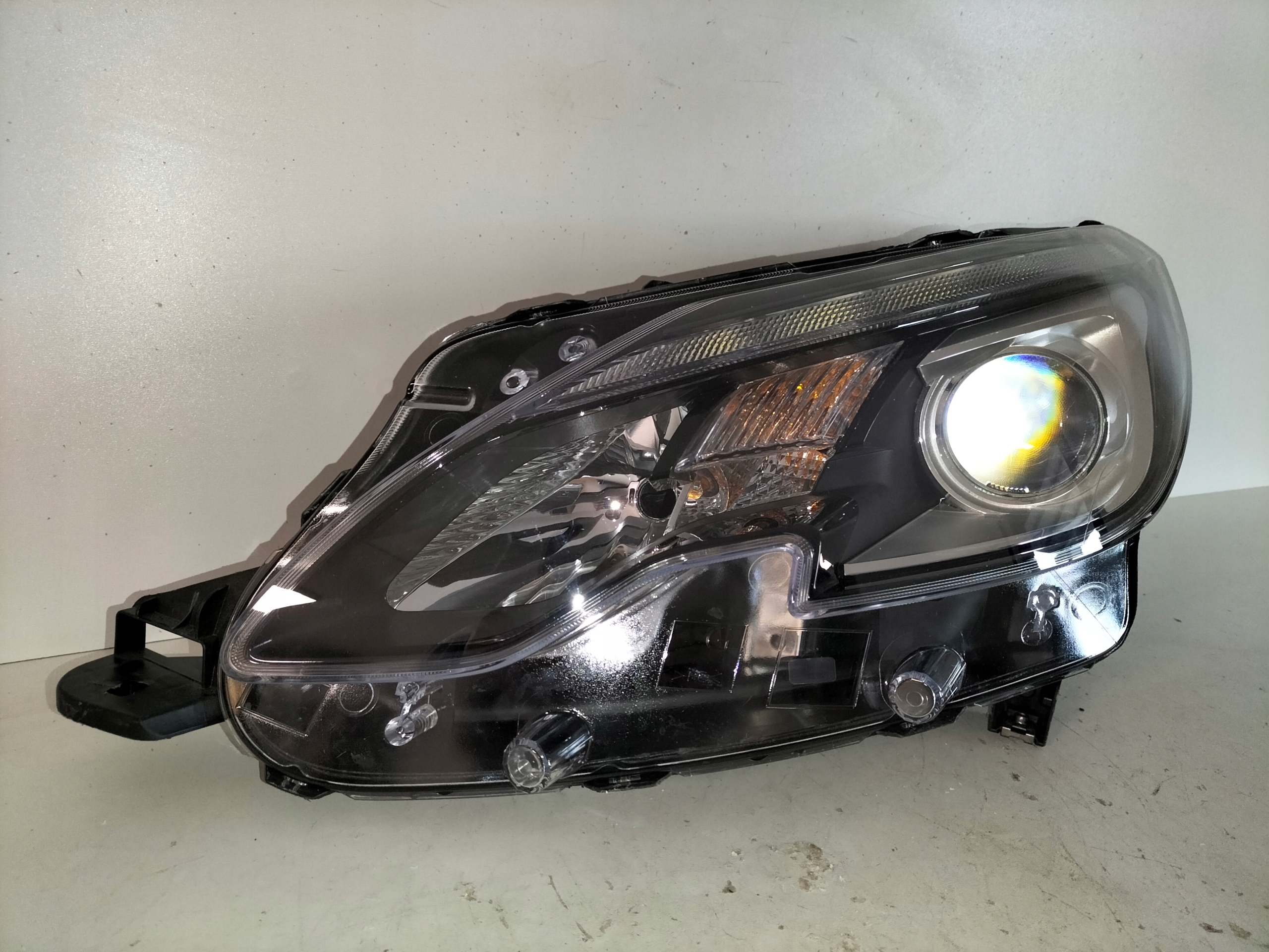light front reflektor left PEUGEOT 2008 and LIFT 16-19