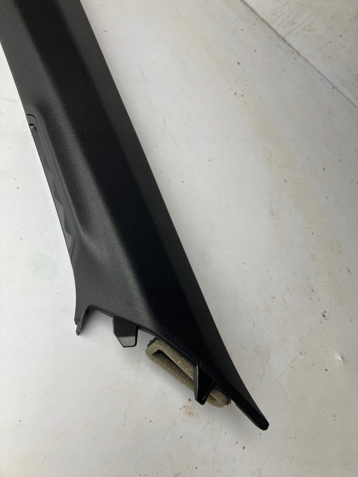 cover SLUPKA left front MEGANE V E-TECH 687757110R