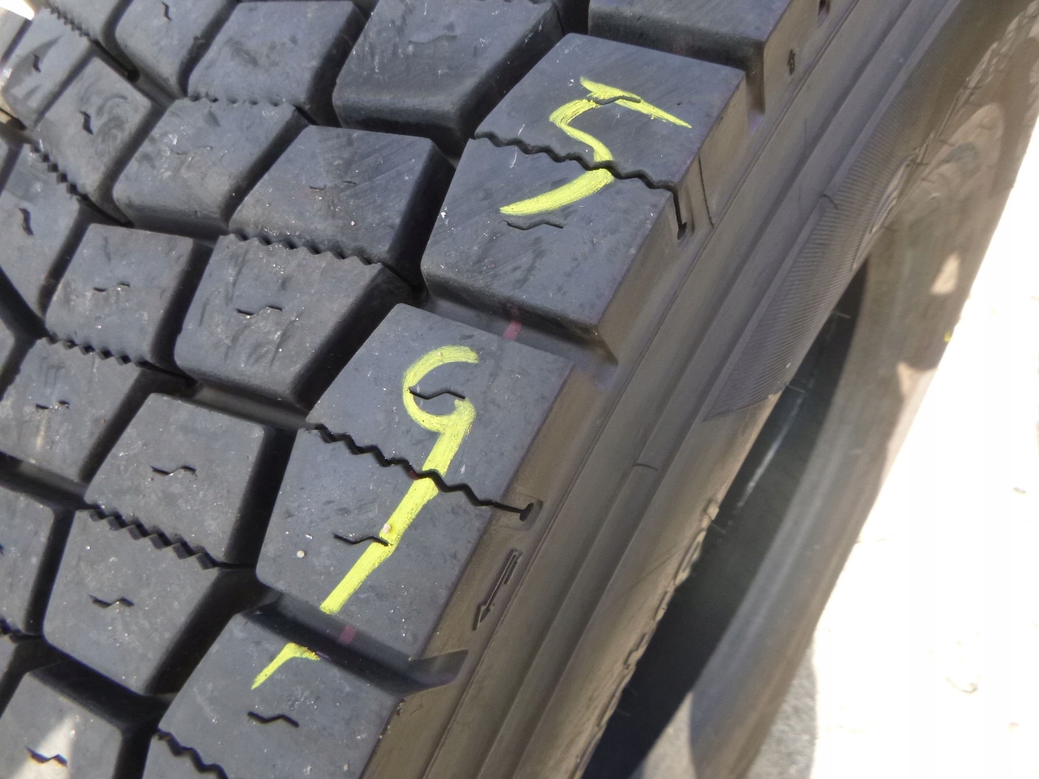 295 / 80R22,5 Hankook DH31 привод