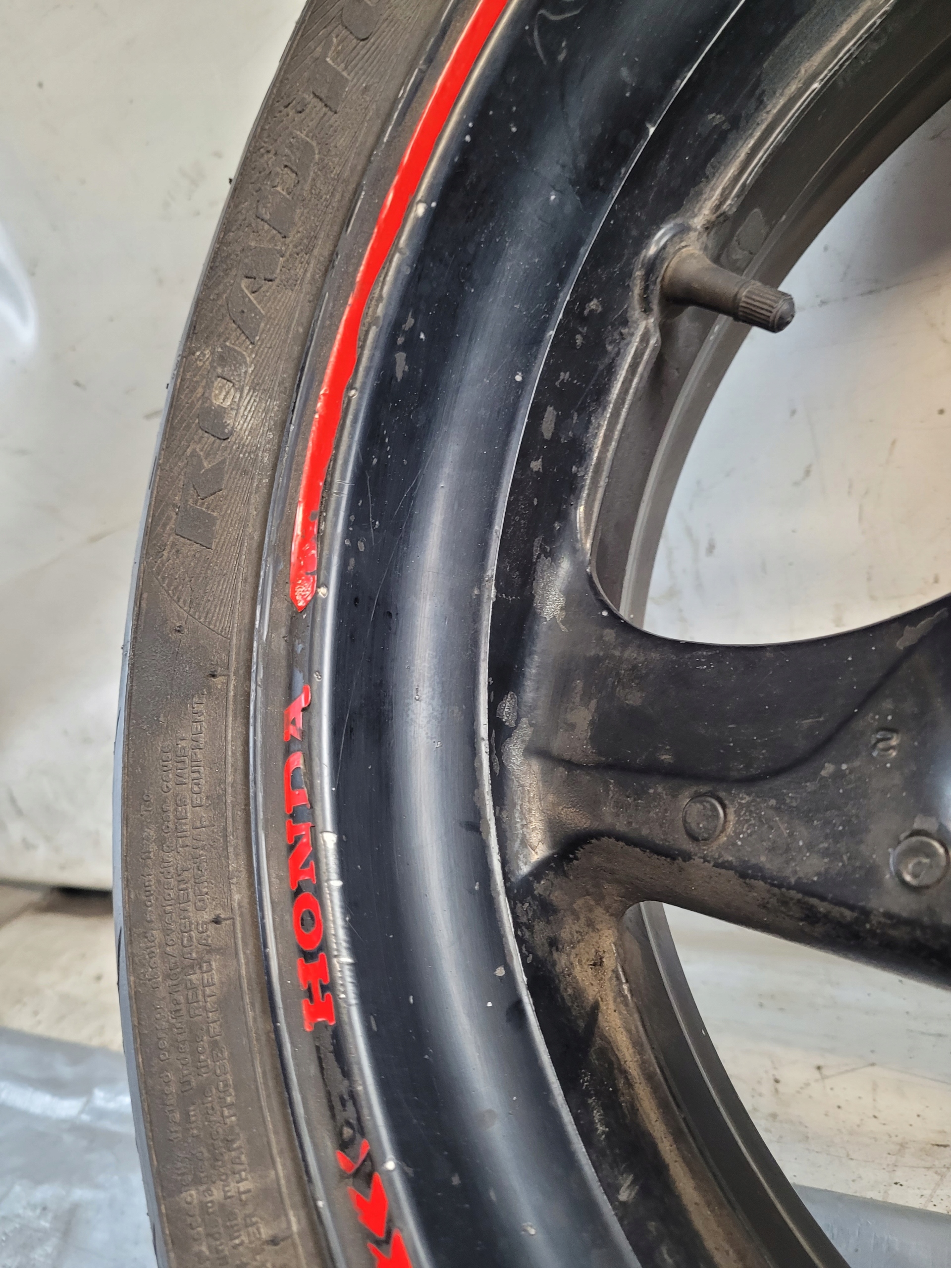 disk záď 17" HONDA CB 600 F PC34 98-03r.