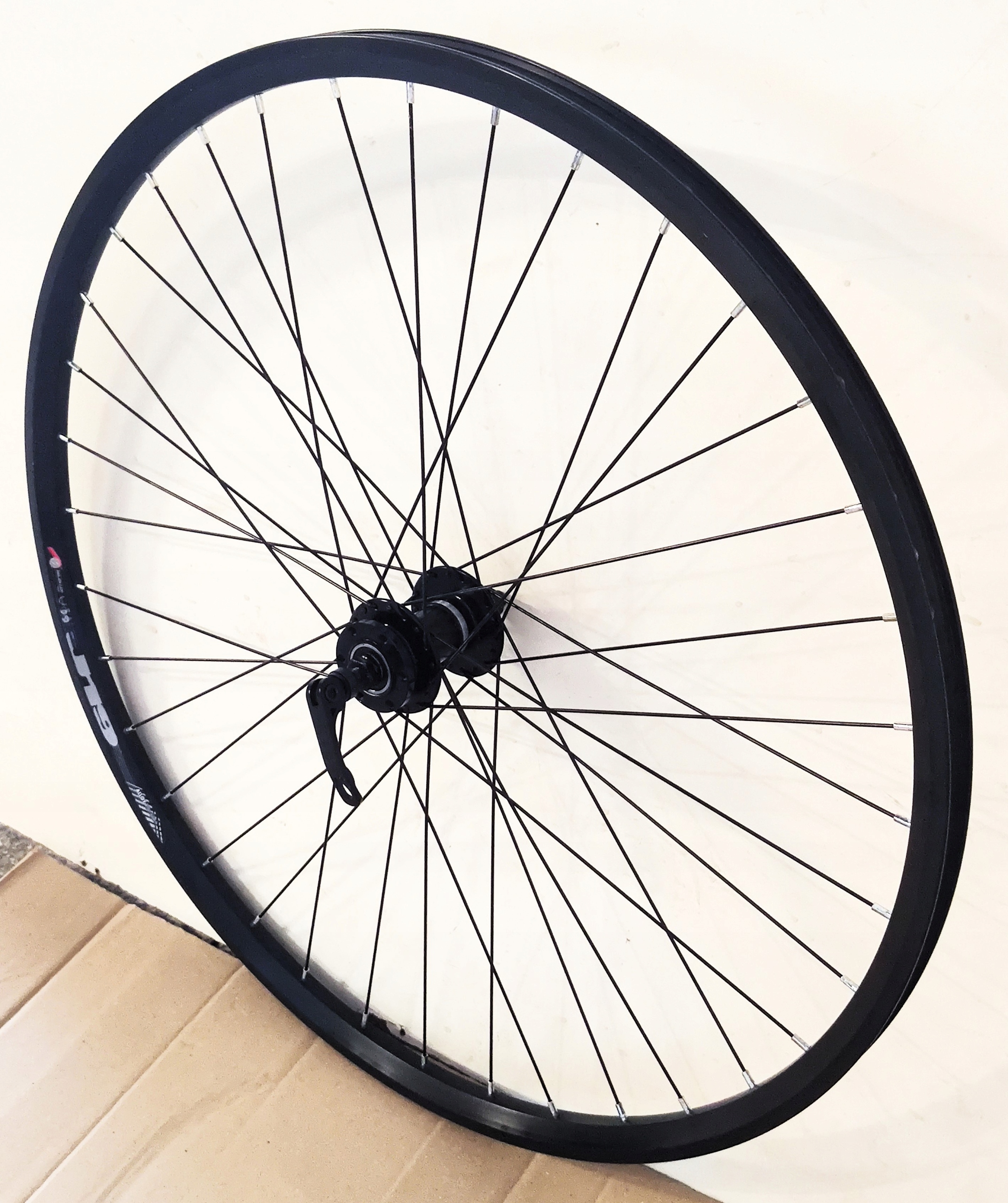 Kolečko 29 přední černé kuželové kotoučové brzdy na 6 šroubů, strojní ložiska