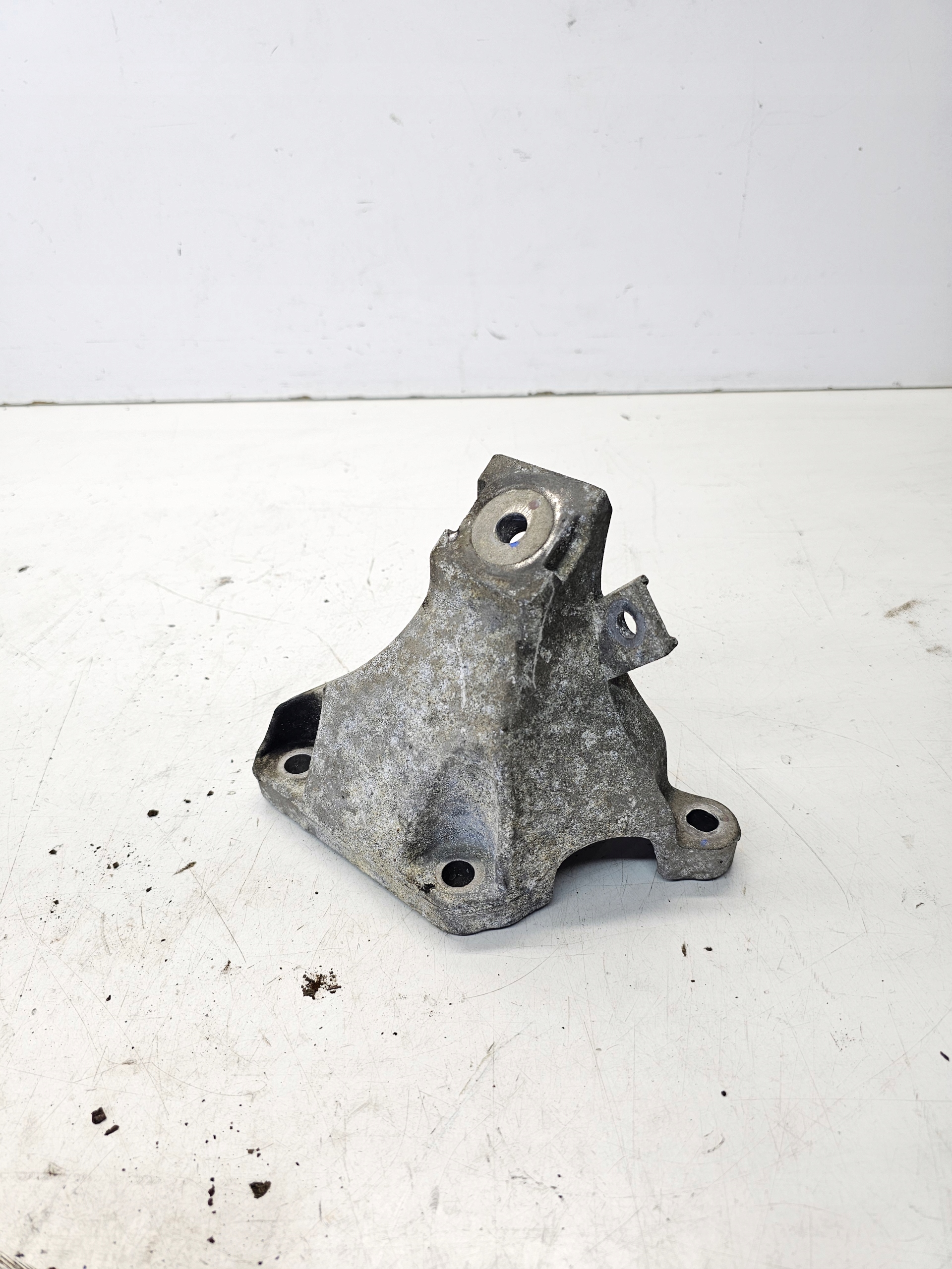engine supporting mount AUDI A6 C6 4F0199308AB