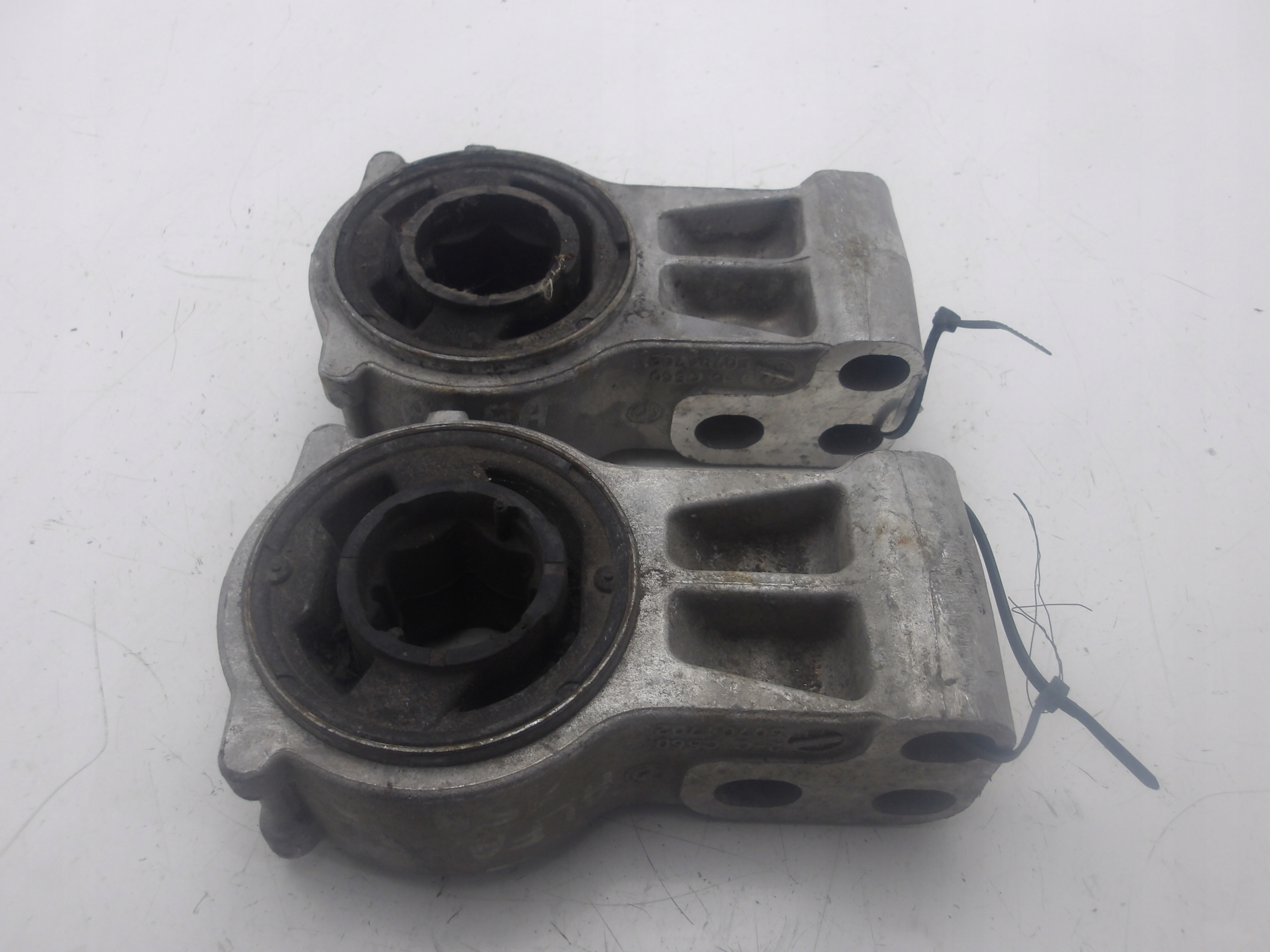 ALFA ROMEO 159 05- TULEJA arms right left front 50704702 OE