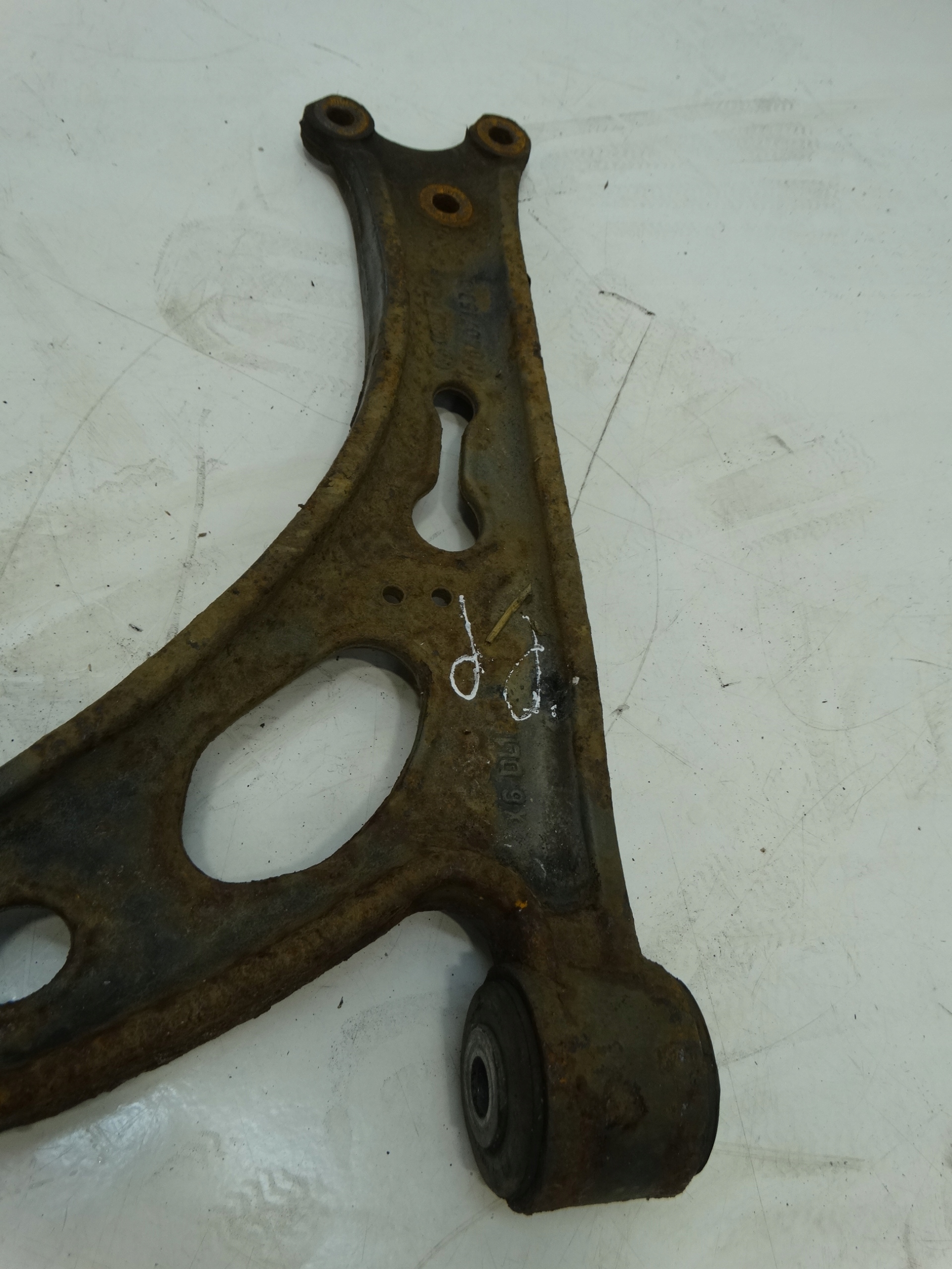 arm lower right front VW TOURAN AUDI A3 8P 1K0199296G
