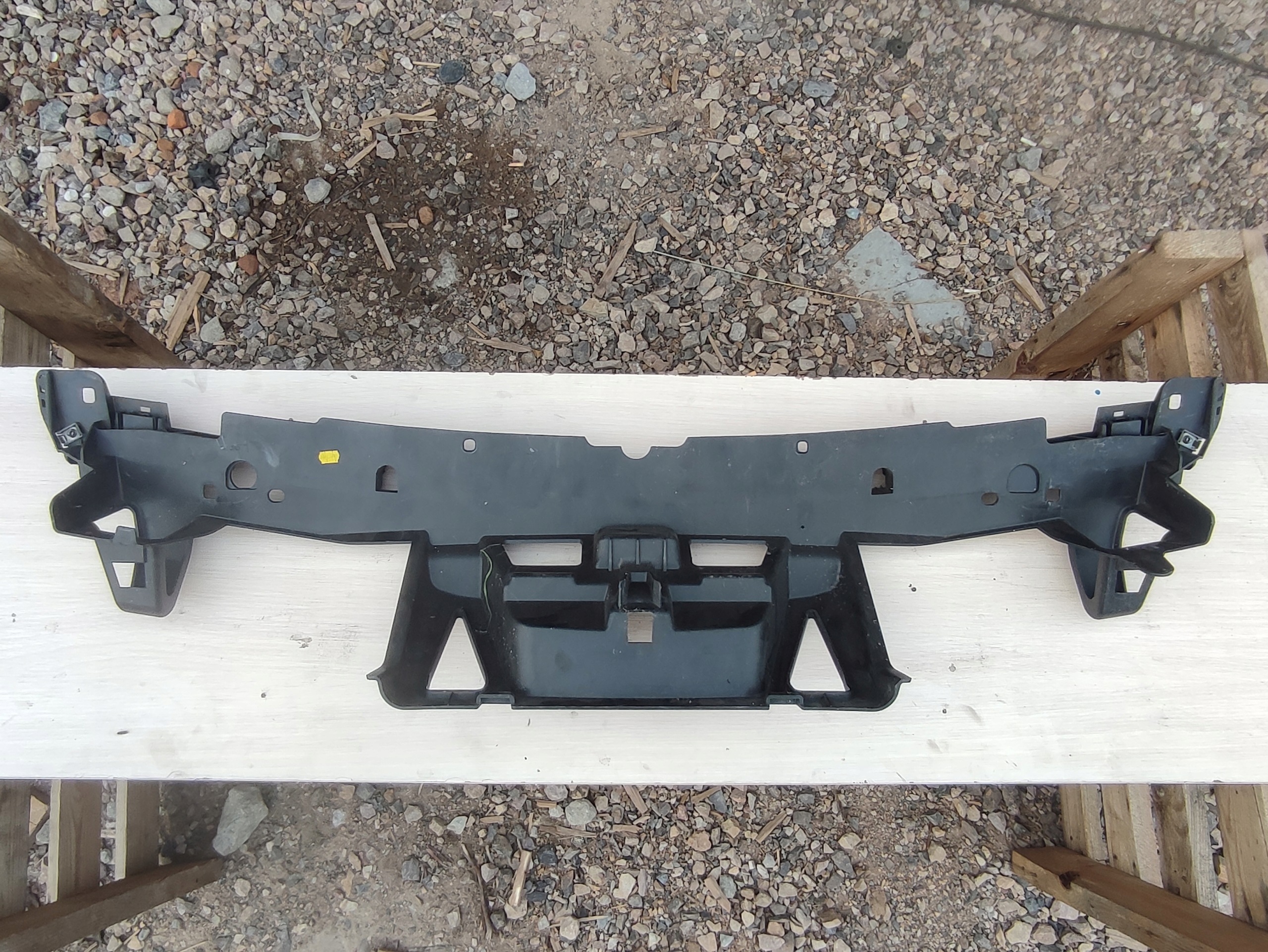 wall support of a bumper front PEUGEOT 5008 and 9686185080