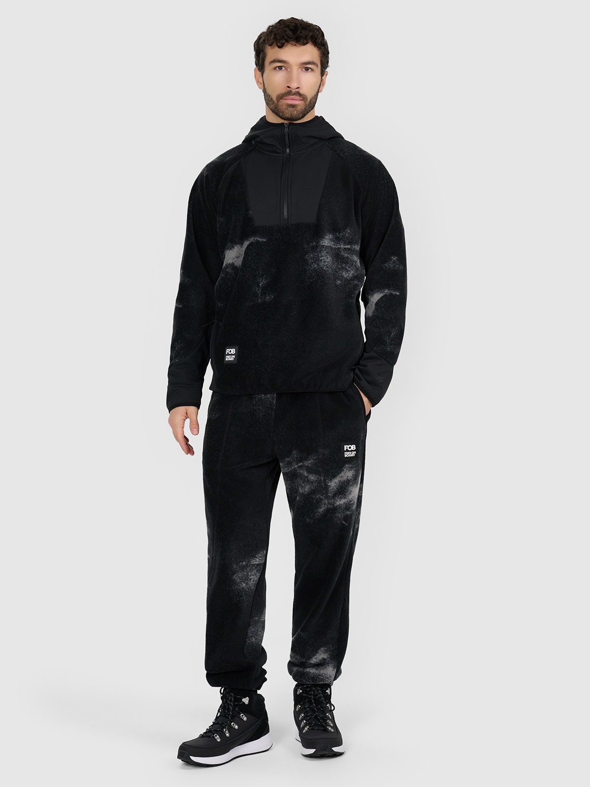 4F Pánské fleecové kalhoty černé, velikost S